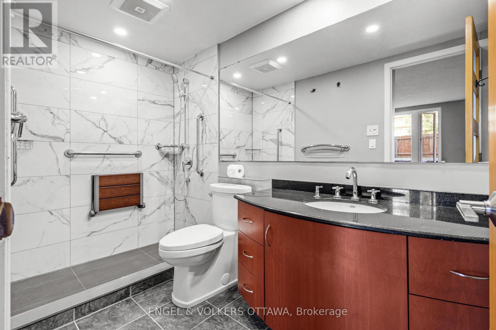 103 - 295 Gilmour Street, Ottawa, Ontario  K2P 0P7 - Photo 26 - X12492726