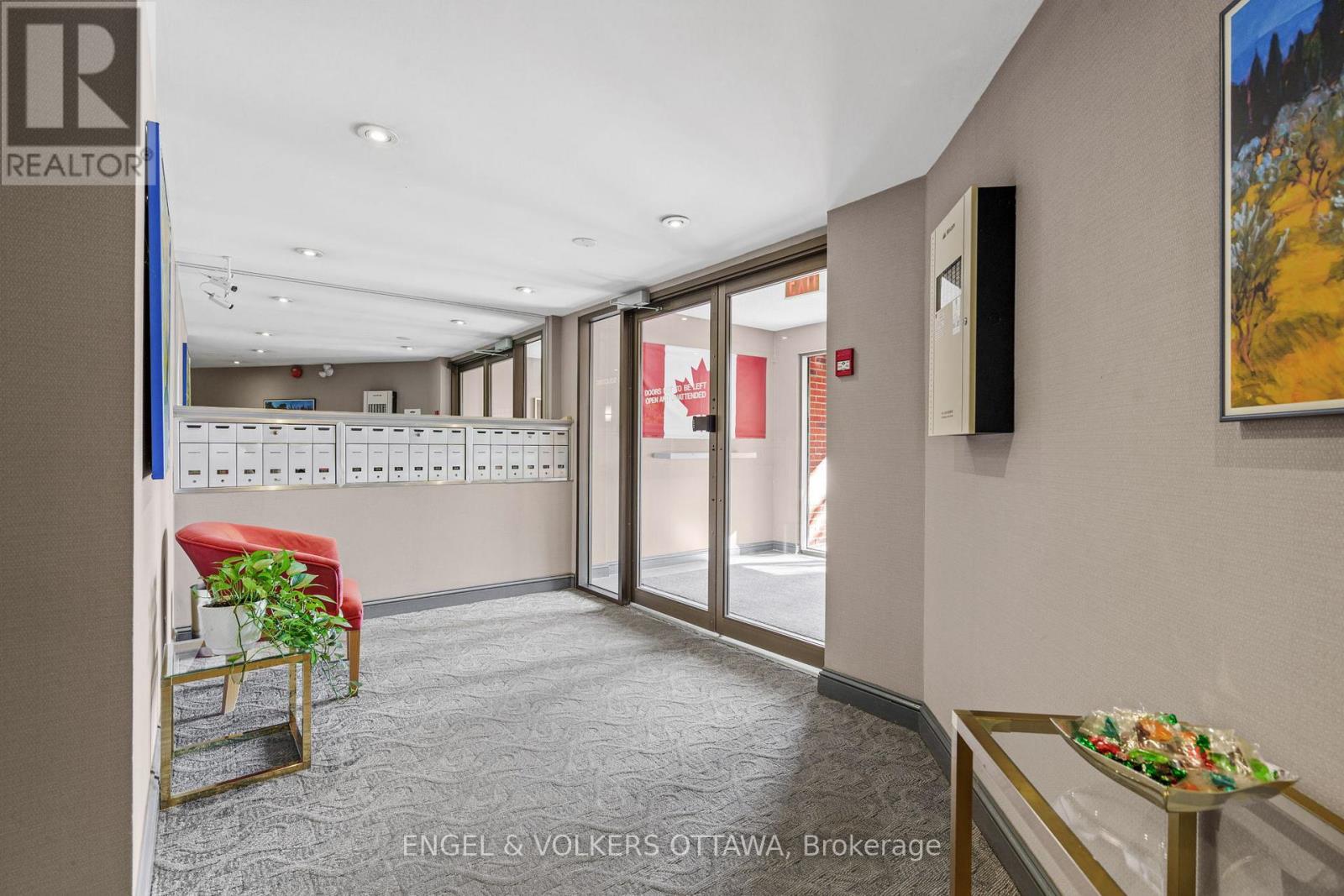 103 - 295 Gilmour Street, Ottawa, Ontario  K2P 0P7 - Photo 4 - X12492726