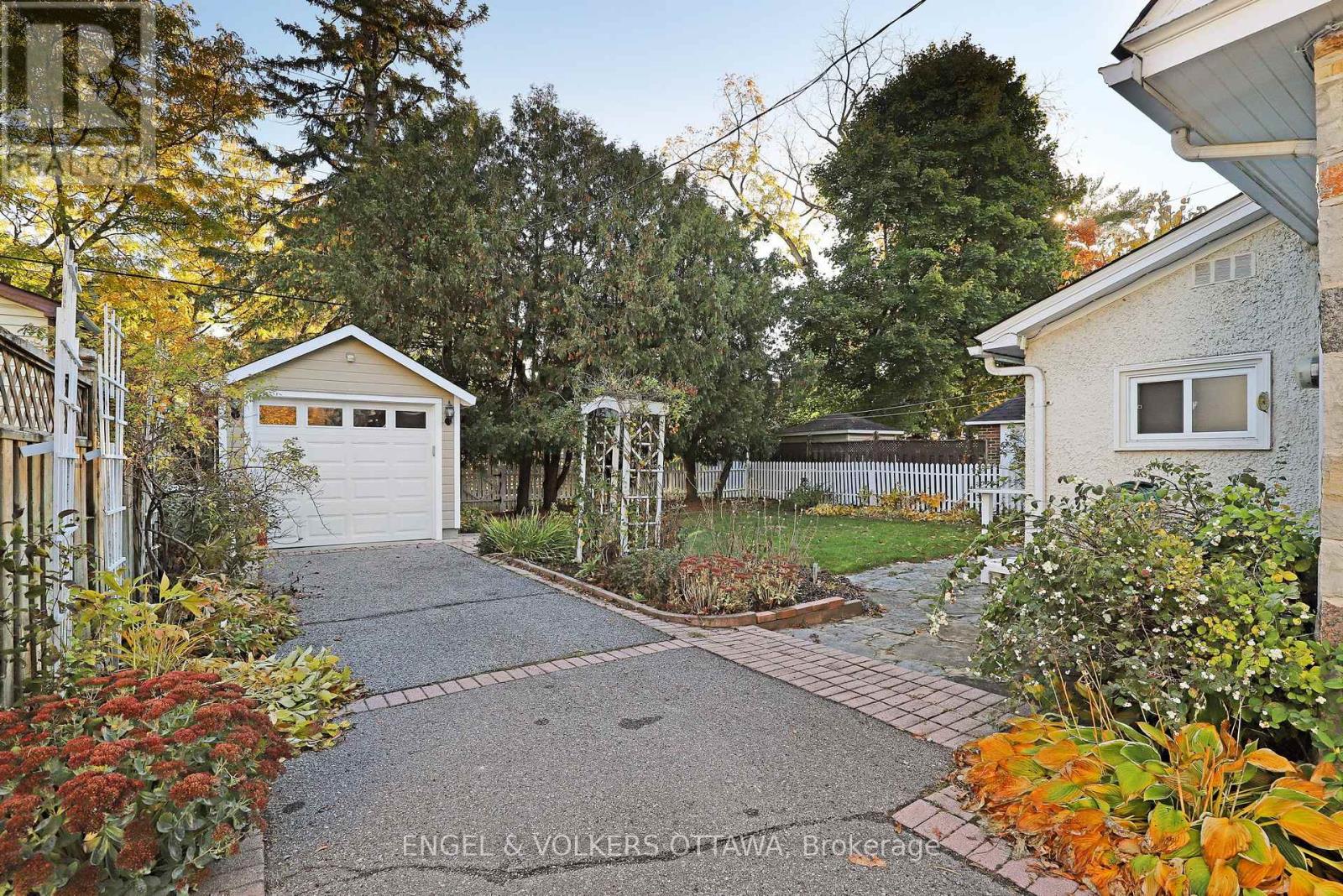 513 Island Park Drive S, Ottawa, Ontario  K1Y 0B4 - Photo 27 - X12492750