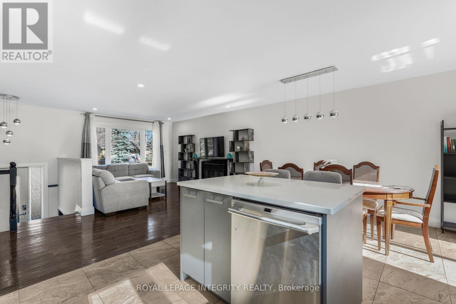 220 Agathe Street, Clarence-Rockland, Ontario  K4K 1K7 - Photo 12 - X12492840