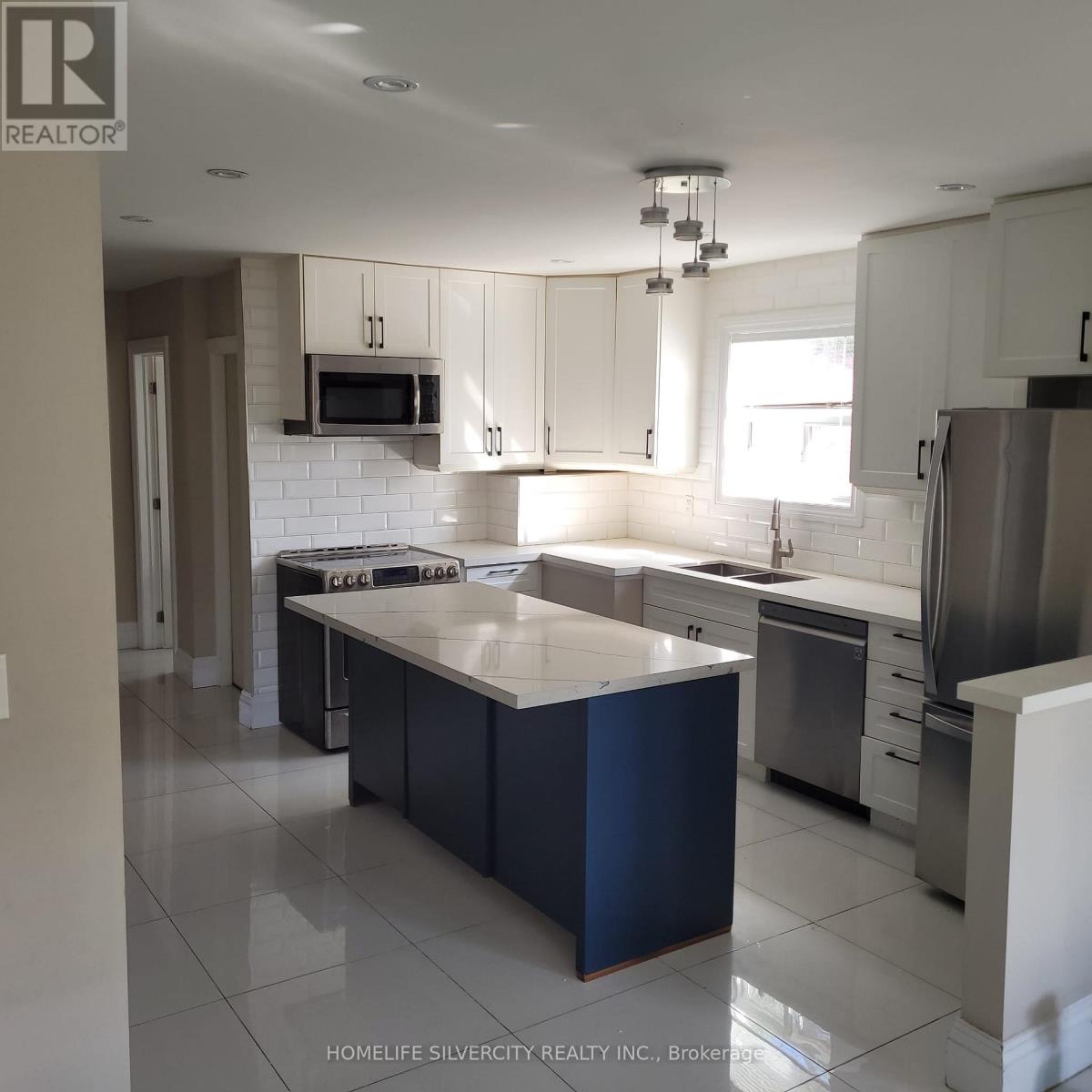 181 Flora Drive, Toronto, Ontario  M1P 1B1 - Photo 4 - E12492436