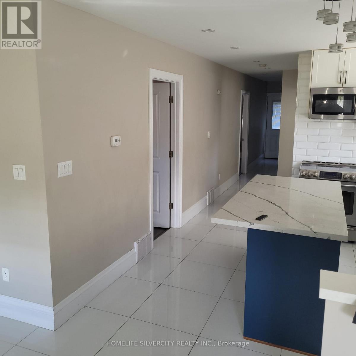 181 Flora Drive, Toronto, Ontario  M1P 1B1 - Photo 5 - E12492436