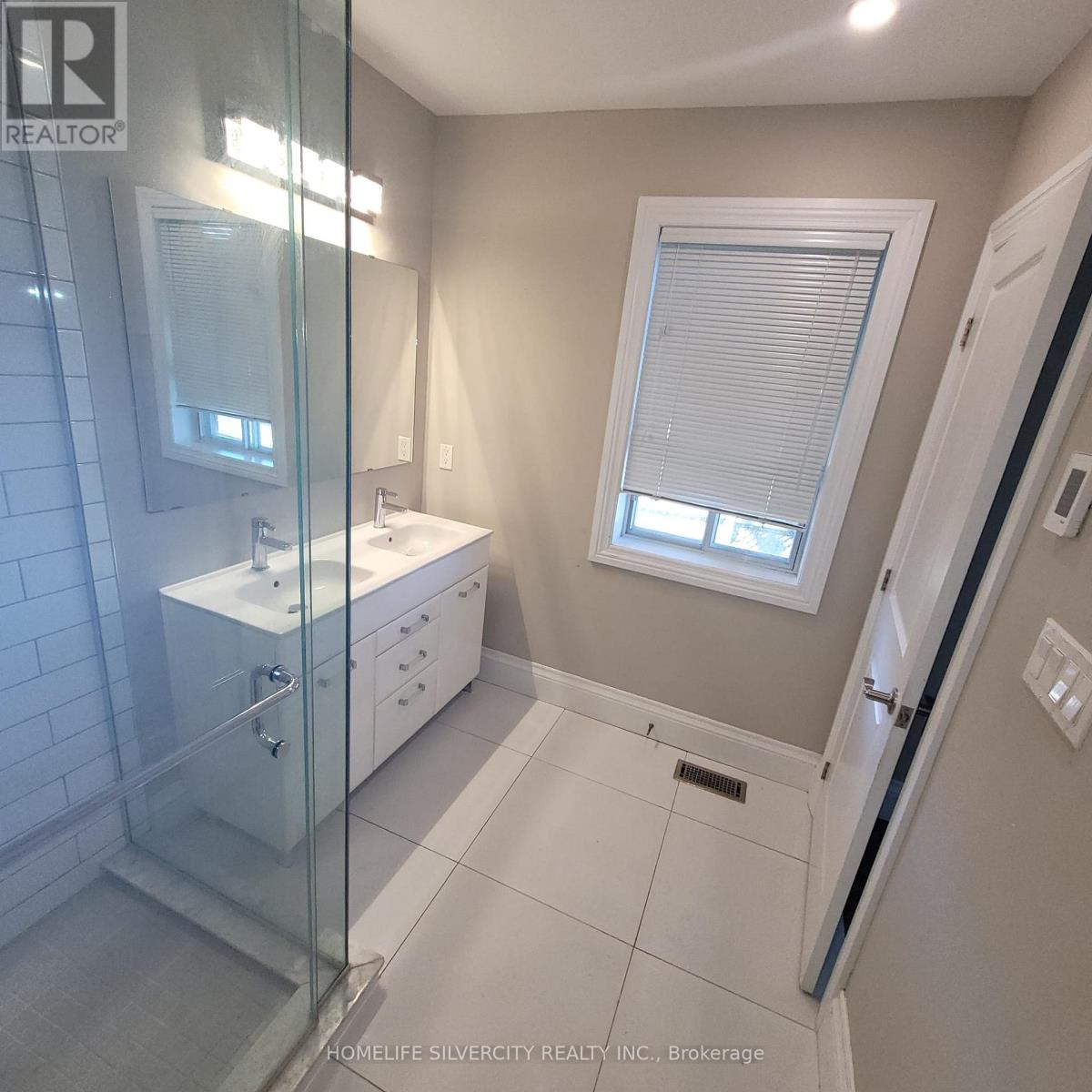 181 Flora Drive, Toronto, Ontario  M1P 1B1 - Photo 7 - E12492436