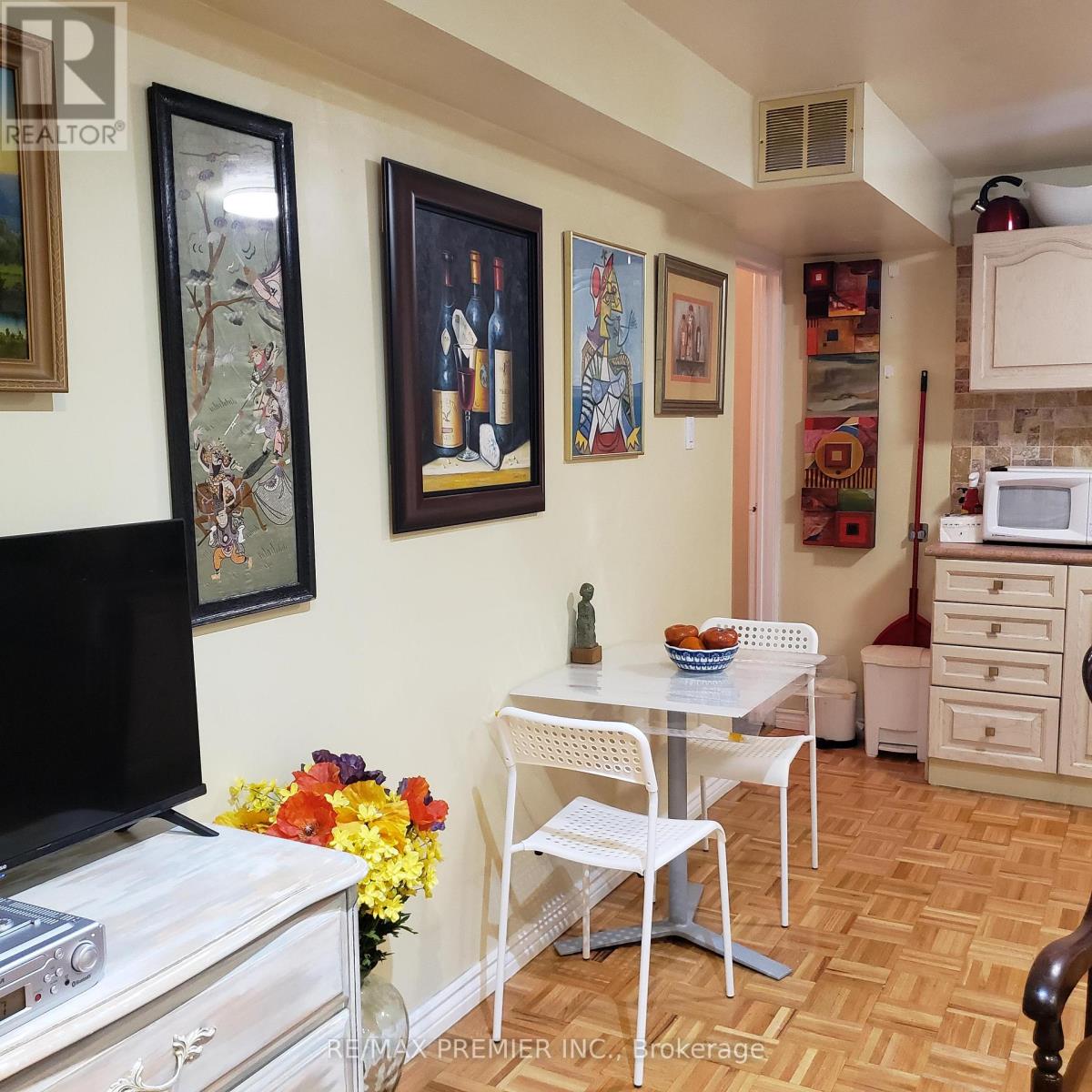 Lower - 28 Rotary Drive, Toronto, Ontario  M1B 2J1 - Photo 3 - E12492450