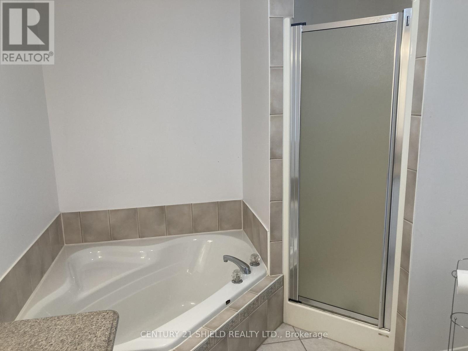 21255 Mcnaughton Court E, South Glengarry, Ontario  K0C 1E0 - Photo 10 - X12492584