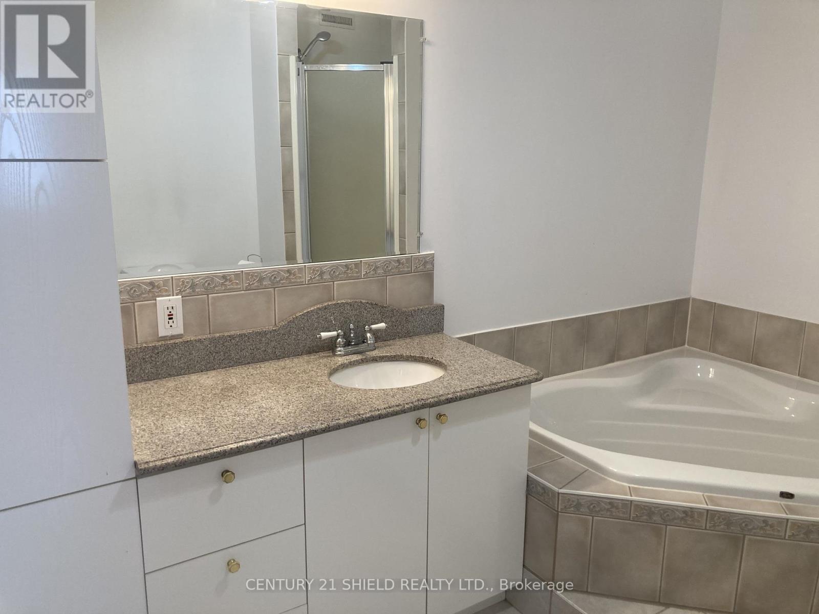 21255 Mcnaughton Court E, South Glengarry, Ontario  K0C 1E0 - Photo 9 - X12492584