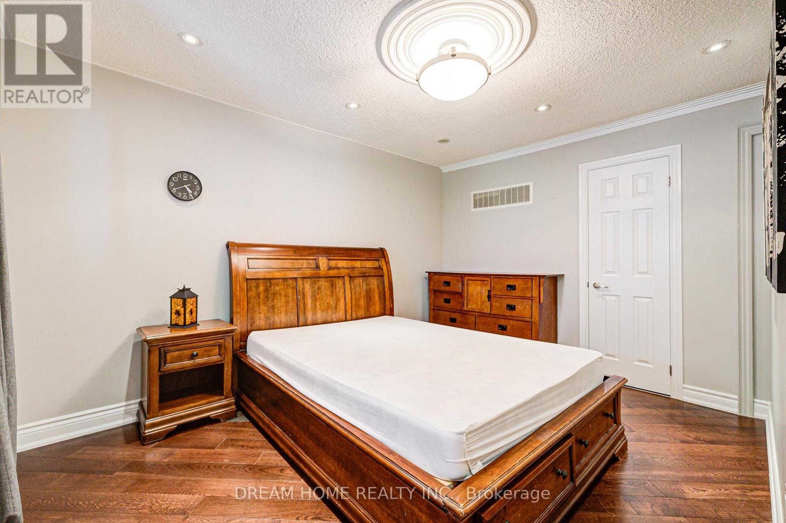 Lower - 98 Weldrick Road W, Richmond Hill, Ontario  L4C 3T8 - Photo 10 - N12492478