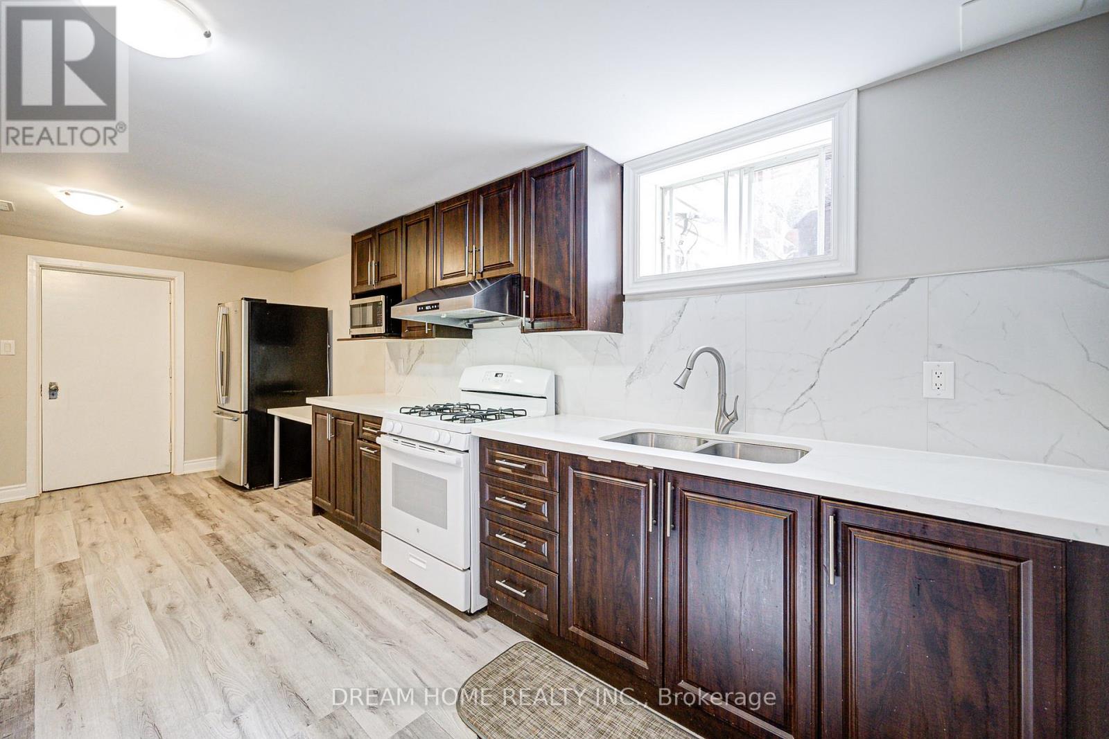 Lower - 98 Weldrick Road W, Richmond Hill, Ontario  L4C 3T8 - Photo 18 - N12492478