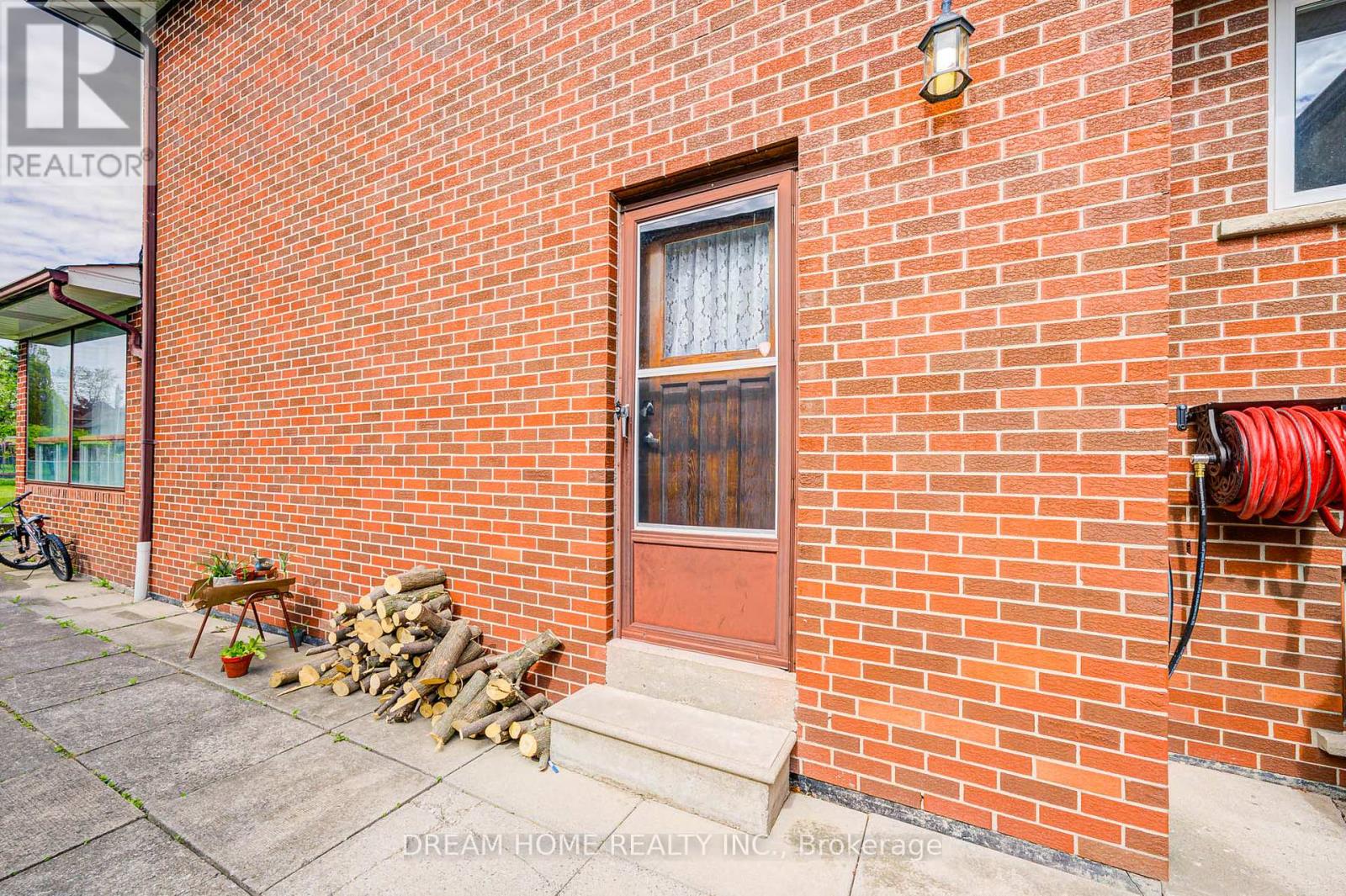 Lower - 98 Weldrick Road W, Richmond Hill, Ontario  L4C 3T8 - Photo 2 - N12492478