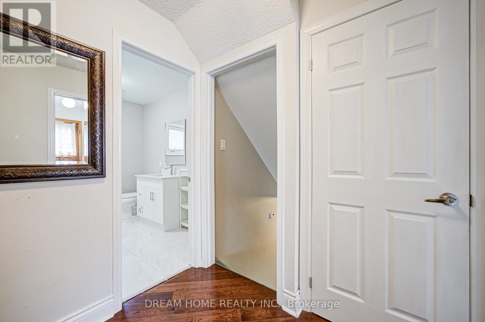 Lower - 98 Weldrick Road W, Richmond Hill, Ontario  L4C 3T8 - Photo 3 - N12492478