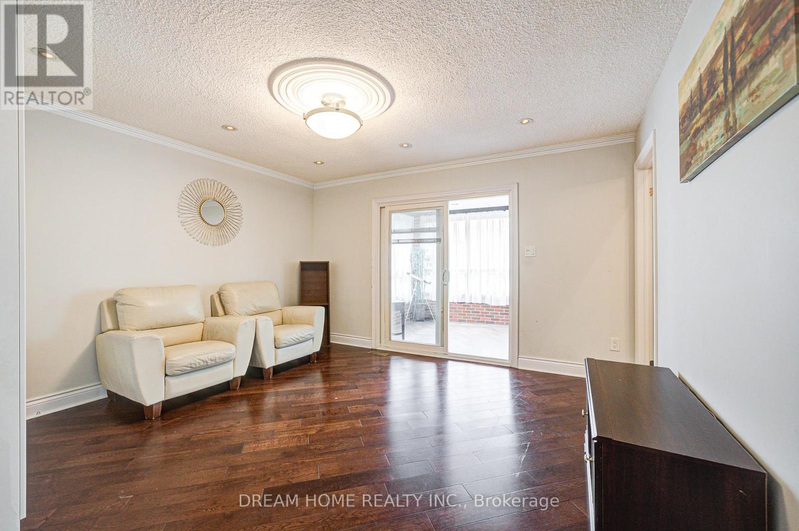 Lower - 98 Weldrick Road W, Richmond Hill, Ontario  L4C 3T8 - Photo 4 - N12492478