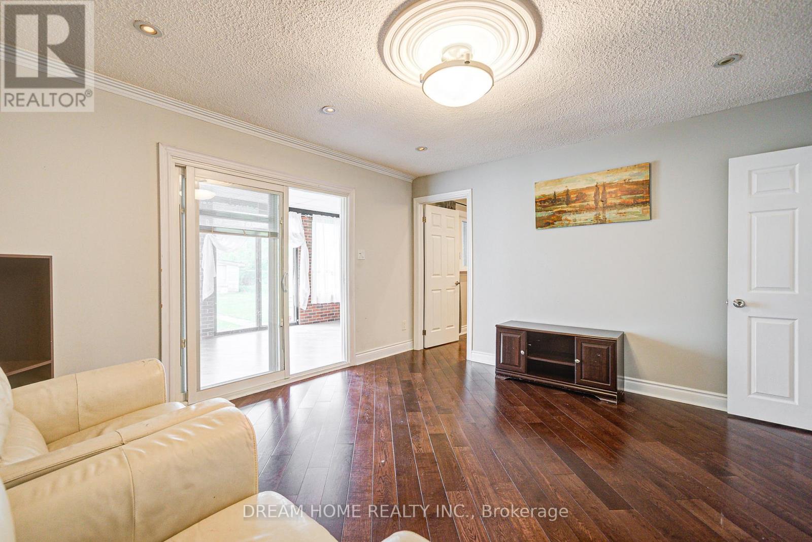 Lower - 98 Weldrick Road W, Richmond Hill, Ontario  L4C 3T8 - Photo 5 - N12492478