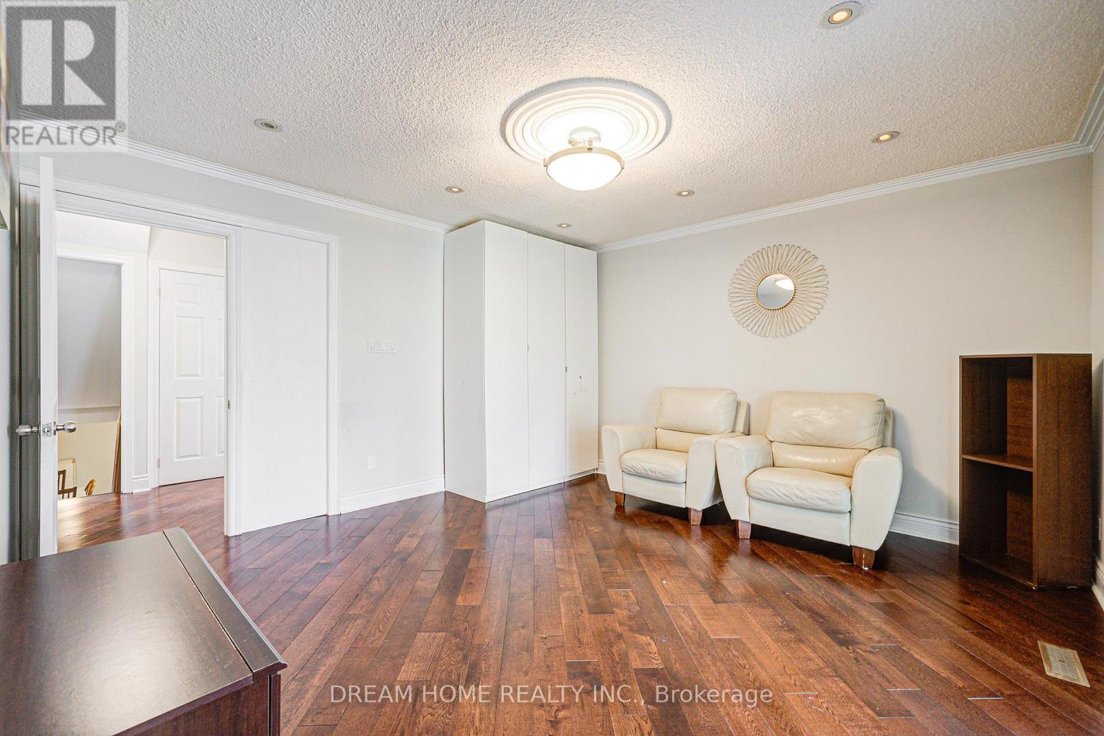 Lower - 98 Weldrick Road W, Richmond Hill, Ontario  L4C 3T8 - Photo 6 - N12492478