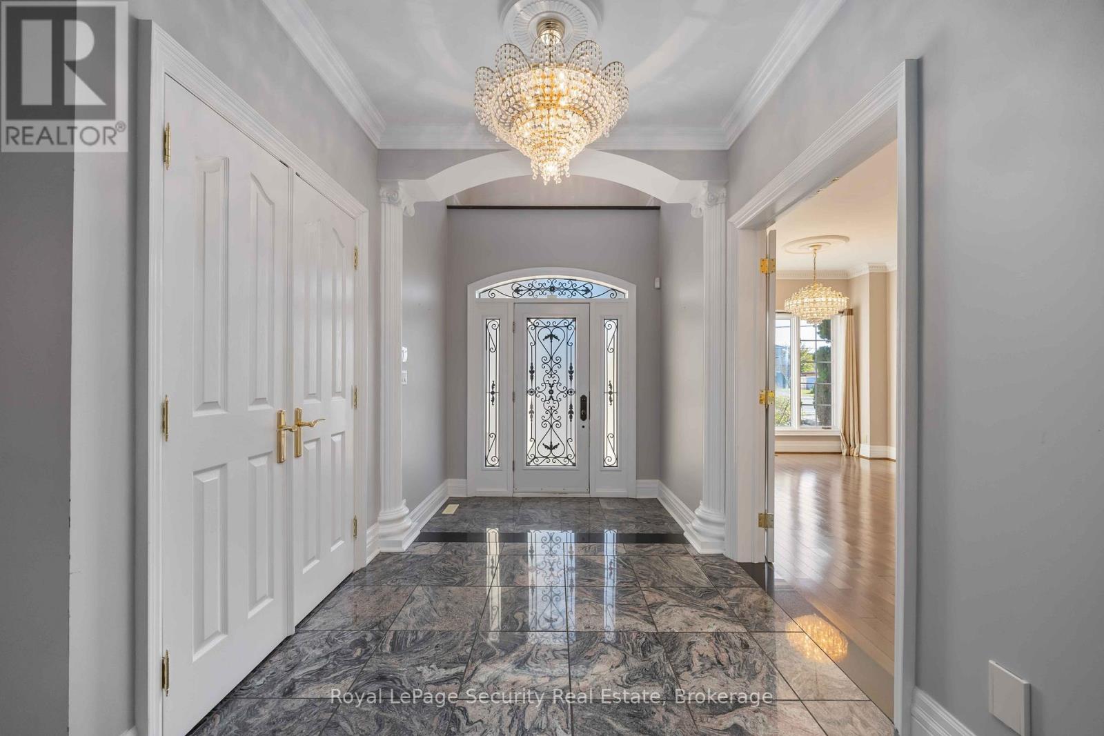 138 Elgin Mills Road W, Richmond Hill, Ontario  L4C 4M2 - Photo 3 - N12492522