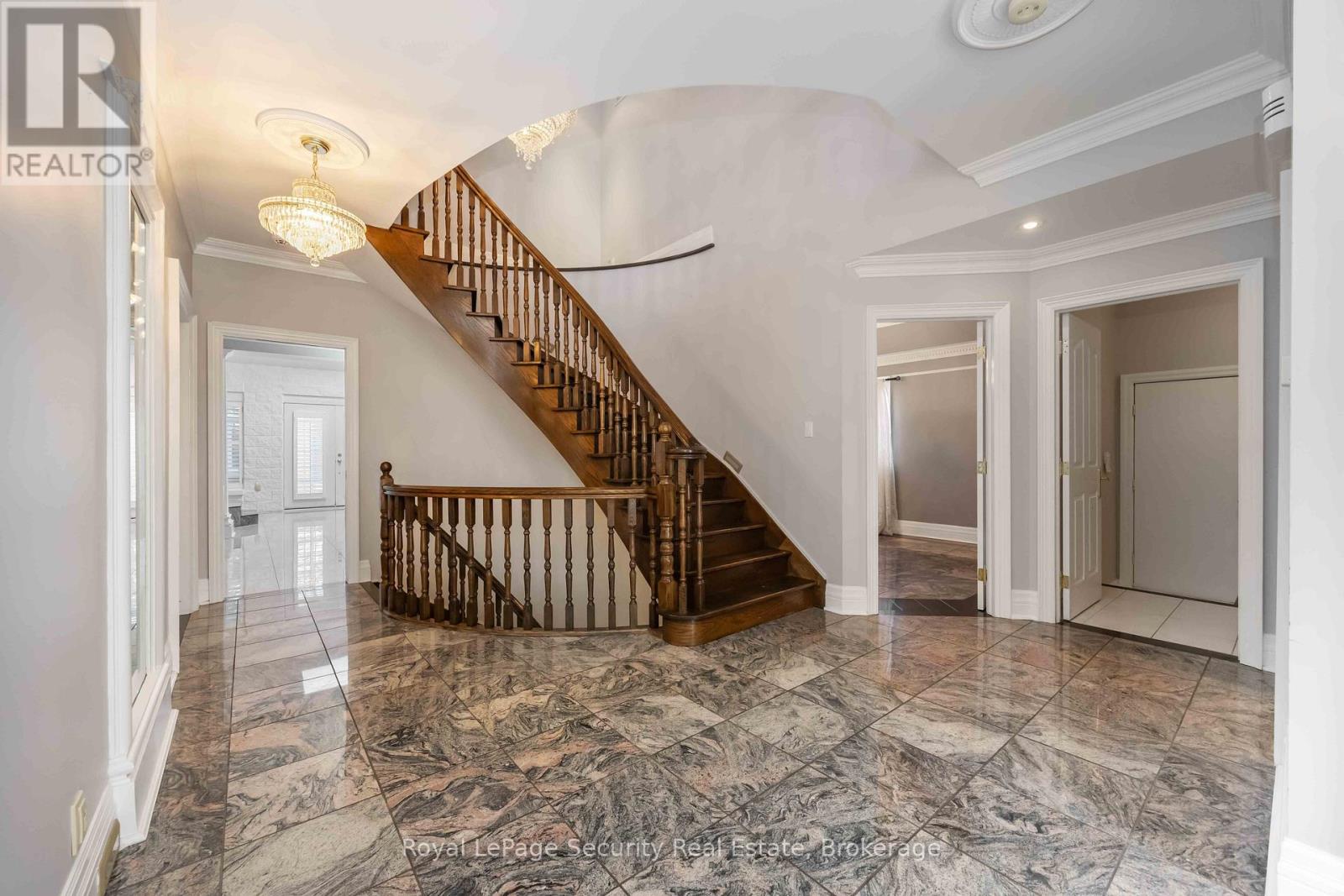 138 Elgin Mills Road W, Richmond Hill, Ontario  L4C 4M2 - Photo 4 - N12492522