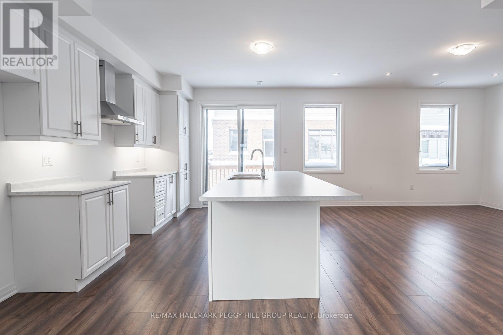 112 West Oak Trail, Barrie, Ontario  L9J 0L1 - Photo 4 - S12492498