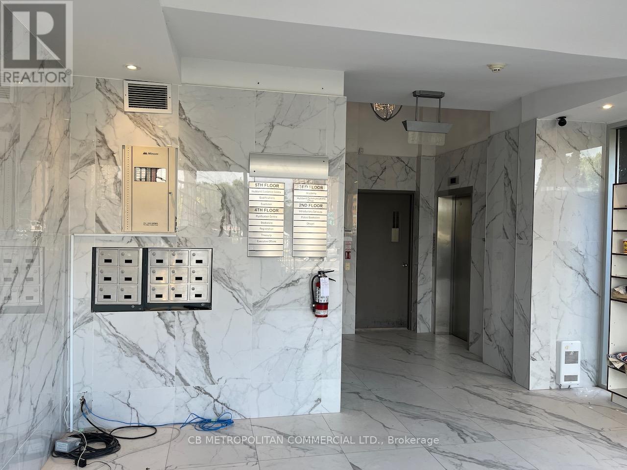 1880 O'connor Drive, Toronto, Ontario M4A 1W9 - Photo 4 - C12471330