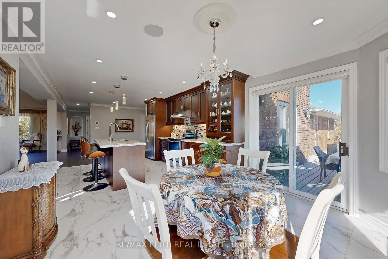 9 Island Lake Drive, Whitchurch-Stouffville, Ontario  L4A 3G7 - Photo 10 - N12489158