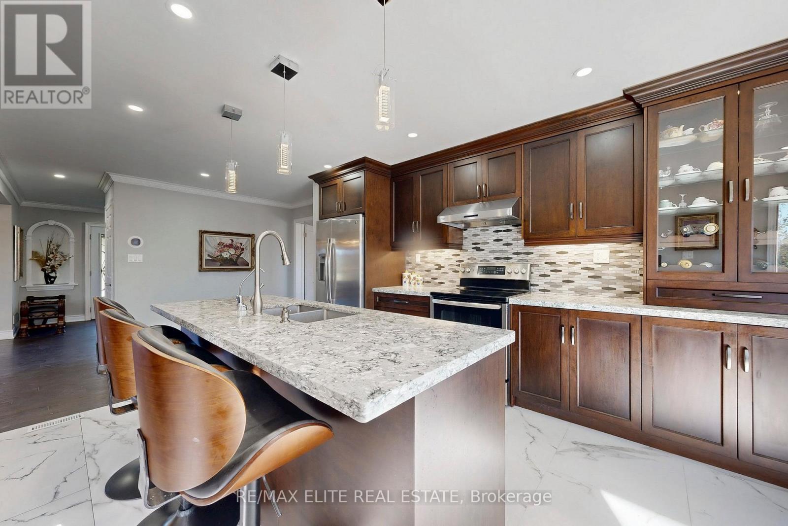 9 Island Lake Drive, Whitchurch-Stouffville, Ontario  L4A 3G7 - Photo 9 - N12489158