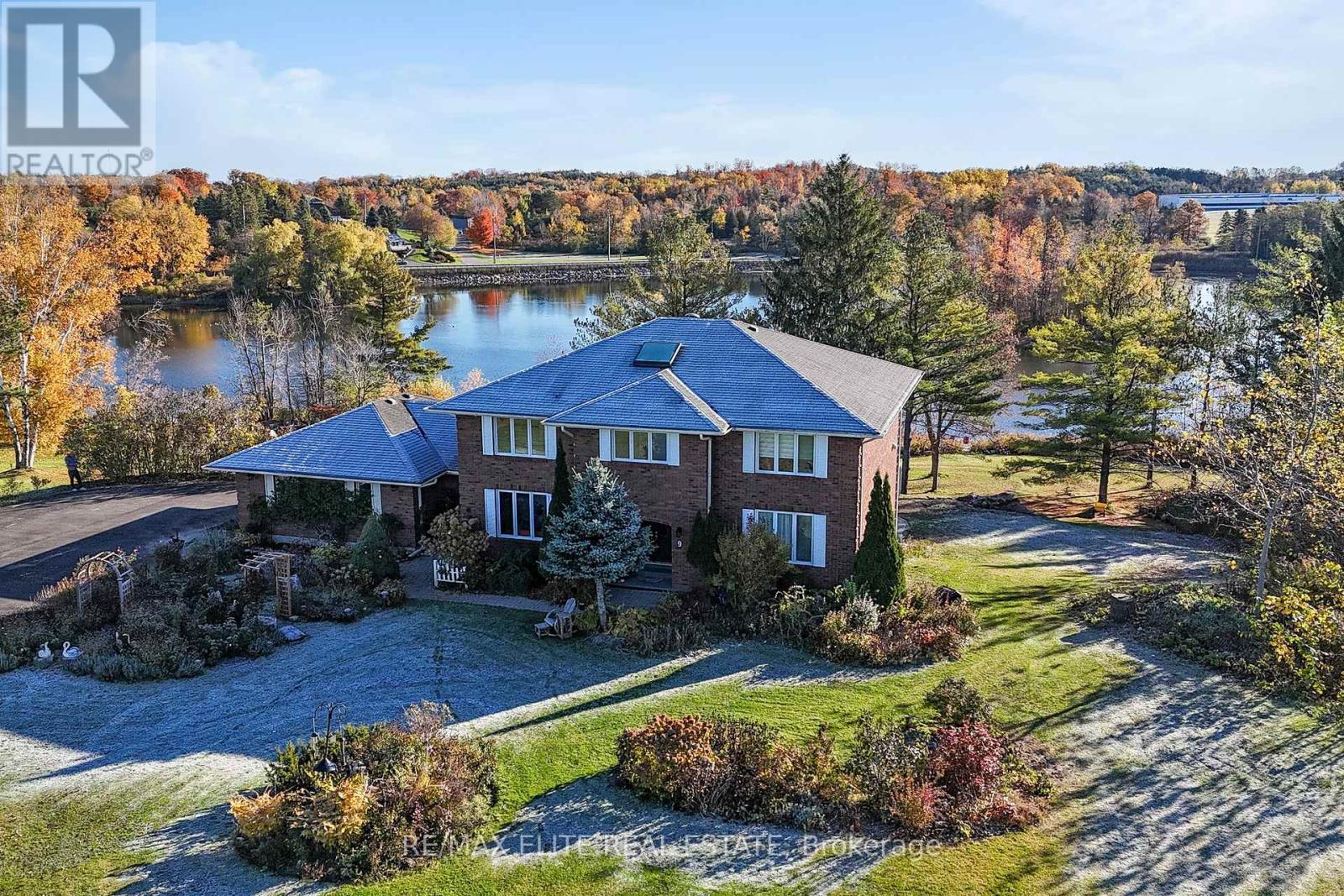 9 Island Lake Drive, Whitchurch-Stouffville, Ontario  L4A 3G7 - Photo 3 - N12489158