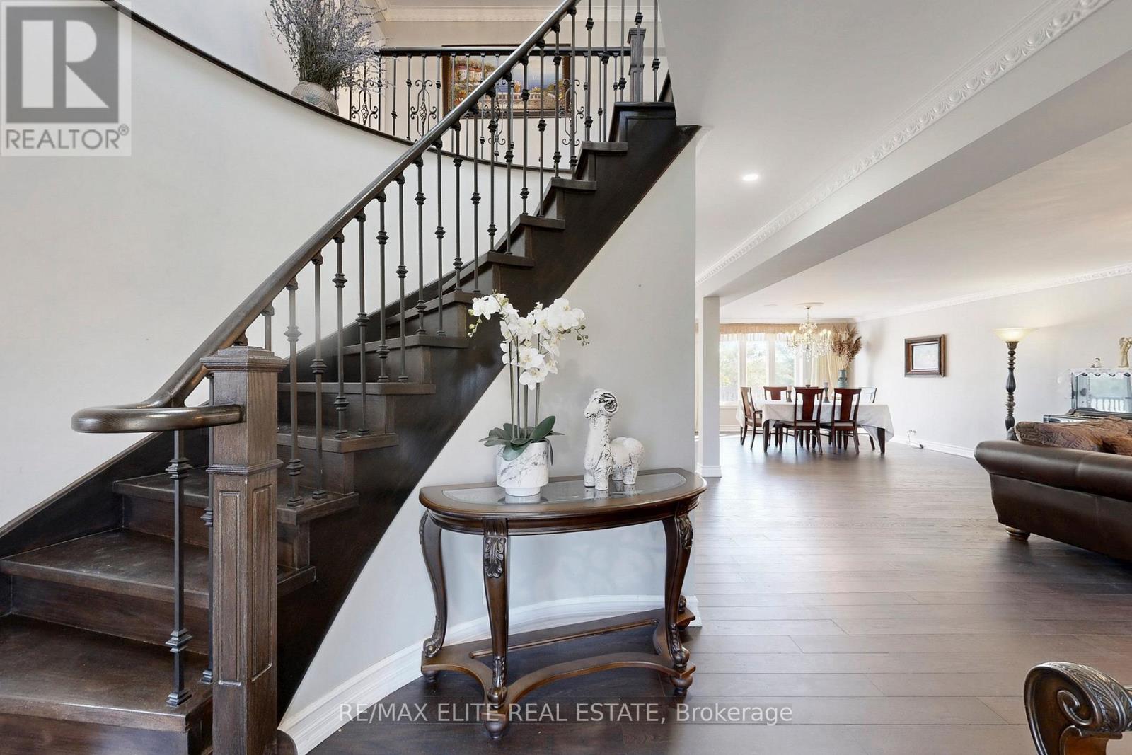 9 Island Lake Drive, Whitchurch-Stouffville, Ontario  L4A 3G7 - Photo 6 - N12489158