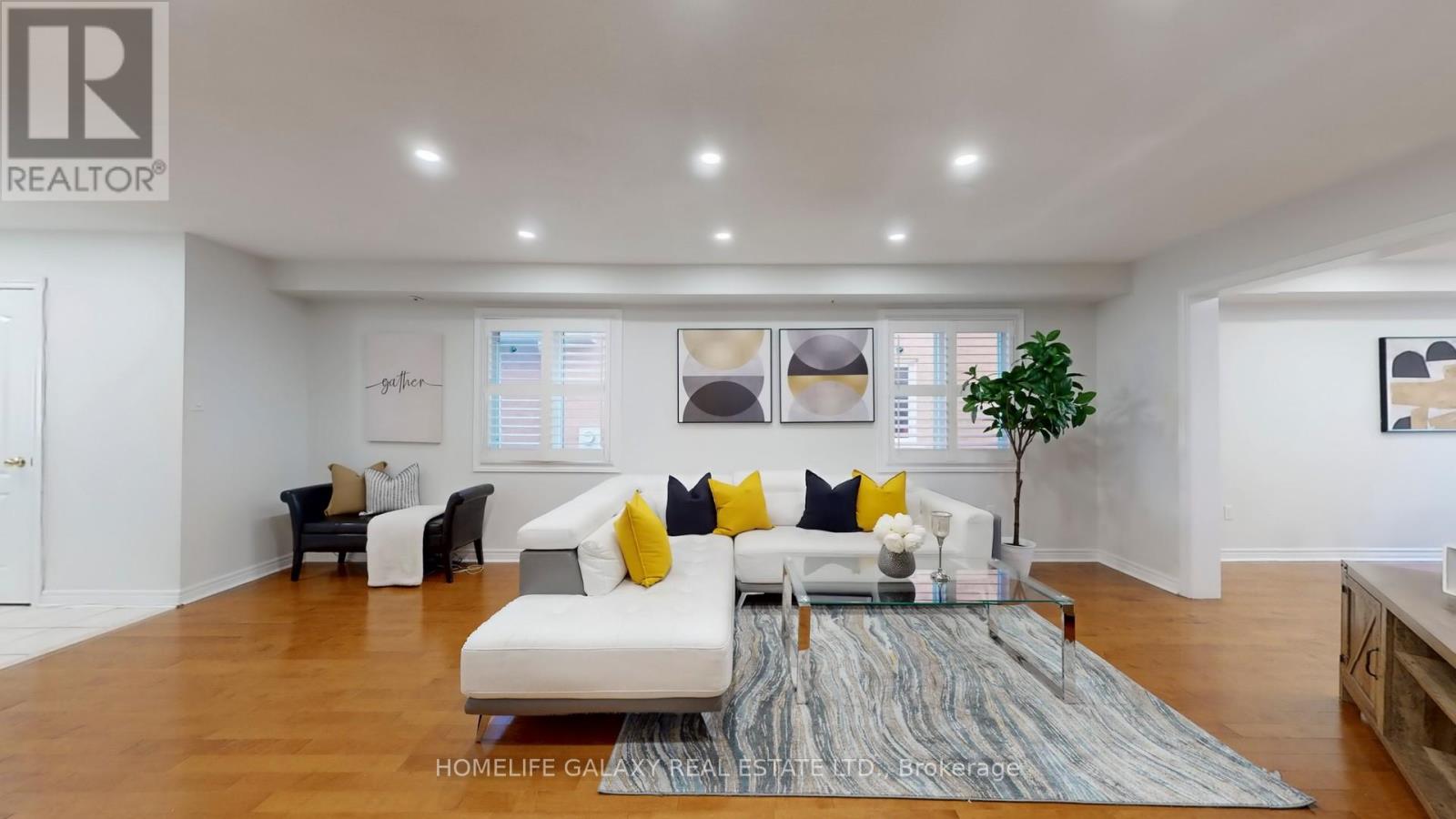 302 Redstone Road, Richmond Hill, Ontario  L4S 2V6 - Photo 5 - N12491304