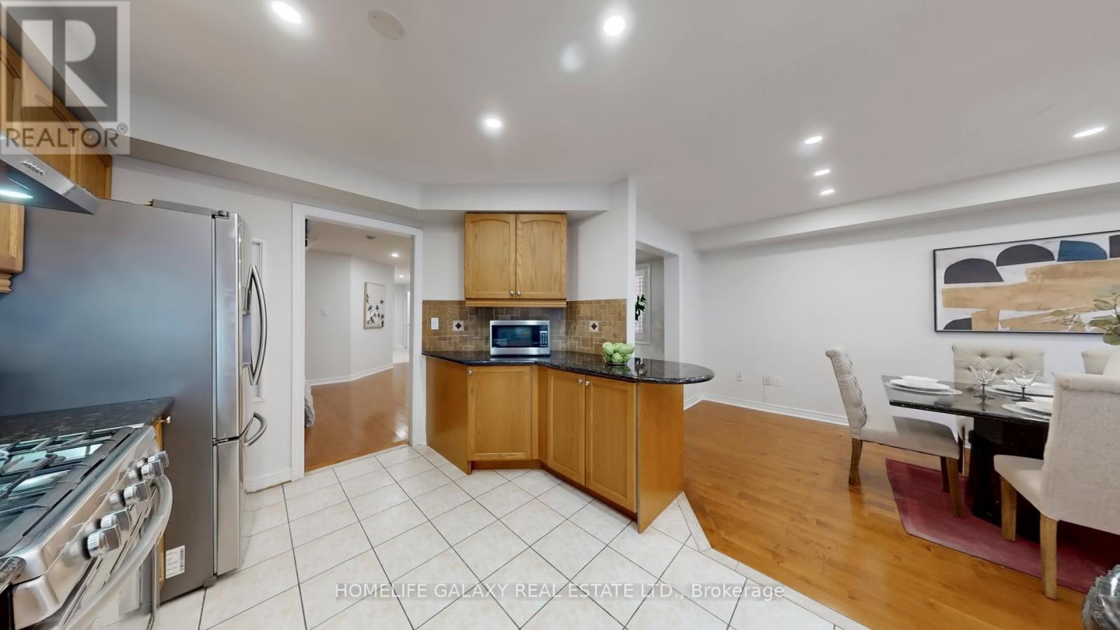 302 Redstone Road, Richmond Hill, Ontario  L4S 2V6 - Photo 11 - N12491304