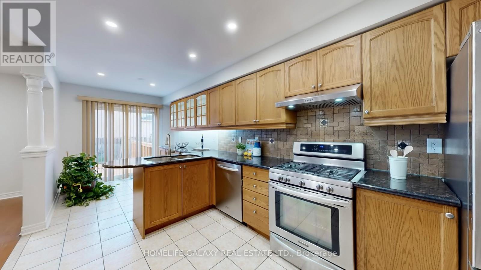 302 Redstone Road, Richmond Hill, Ontario  L4S 2V6 - Photo 9 - N12491304