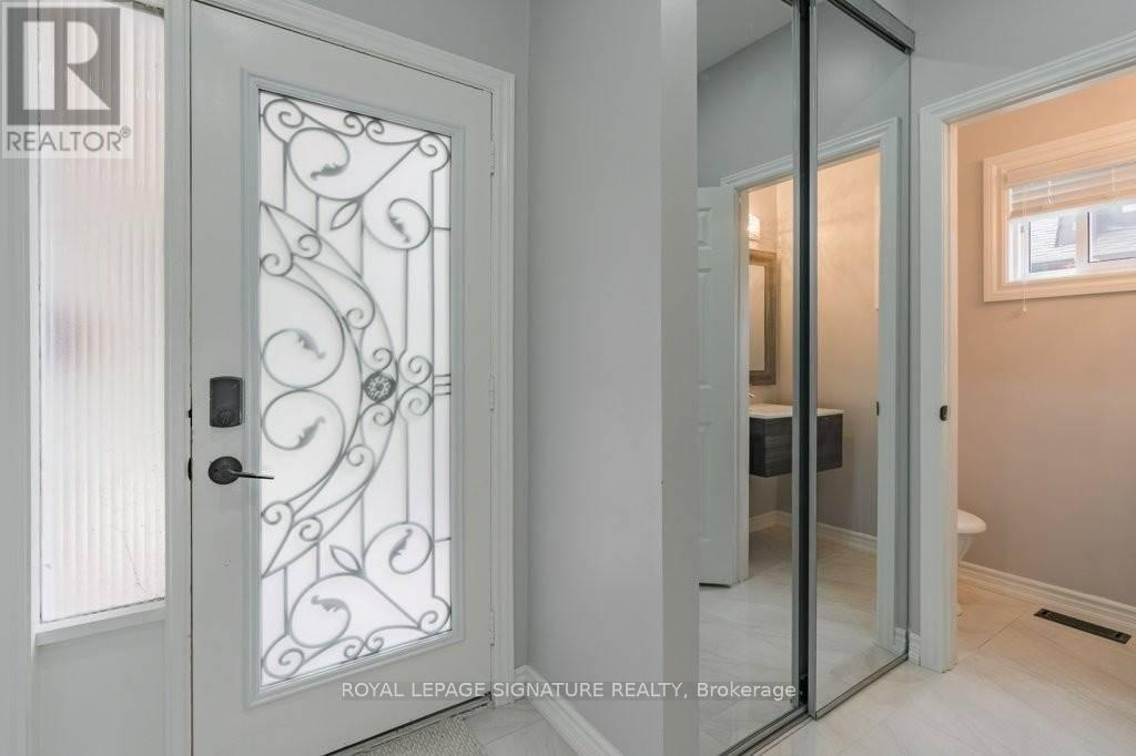 Main - 48 Lawndale Crescent, Brampton, Ontario  L6S 3L4 - Photo 3 - W12492418