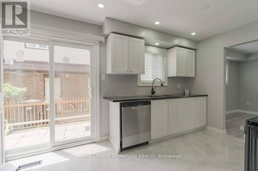 Main - 48 Lawndale Crescent, Brampton, Ontario  L6S 3L4 - Photo 7 - W12492418