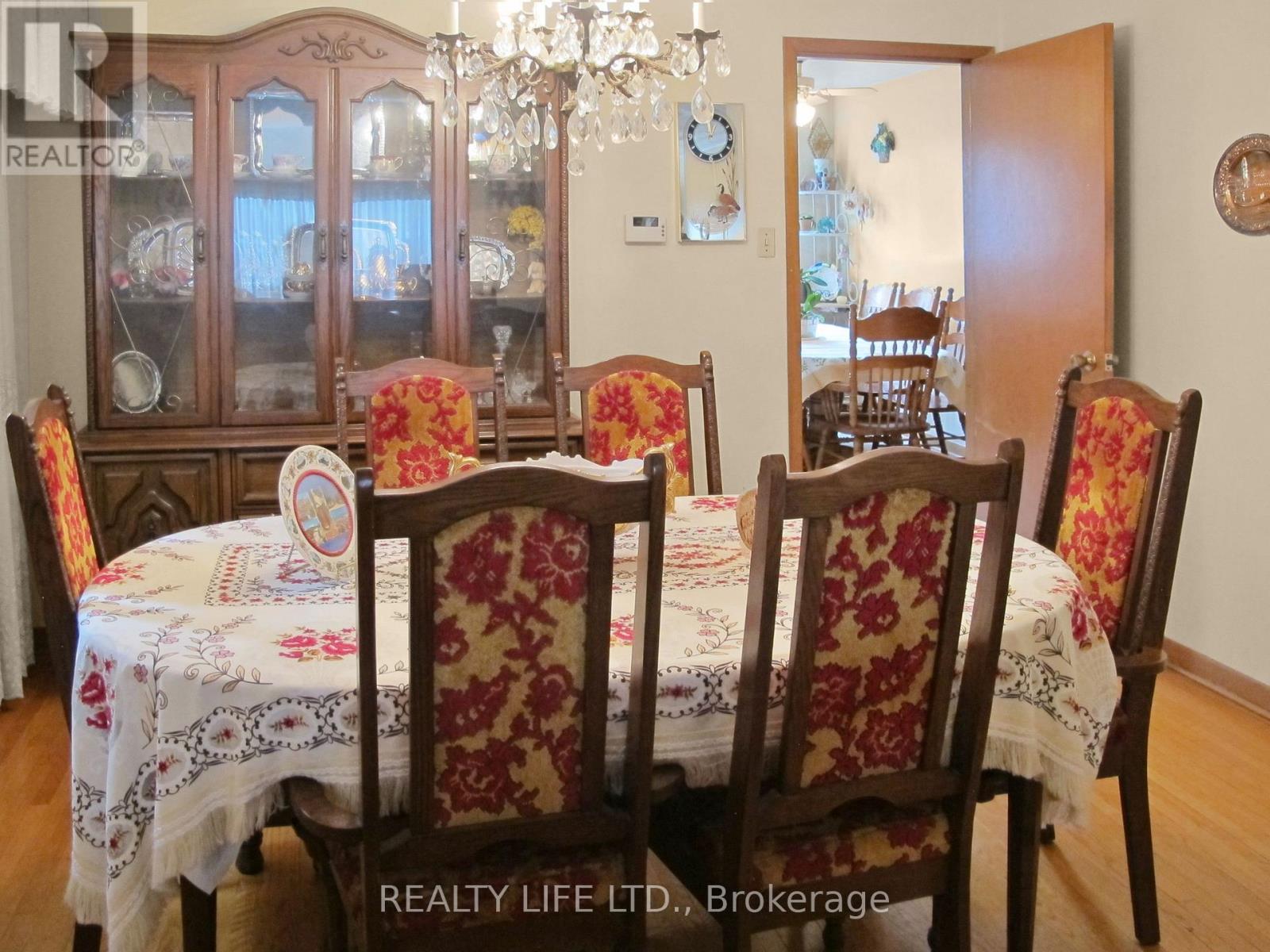 61 Cameron Avenue, Toronto, Ontario  M6M 1R1 - Photo 11 - W12492464