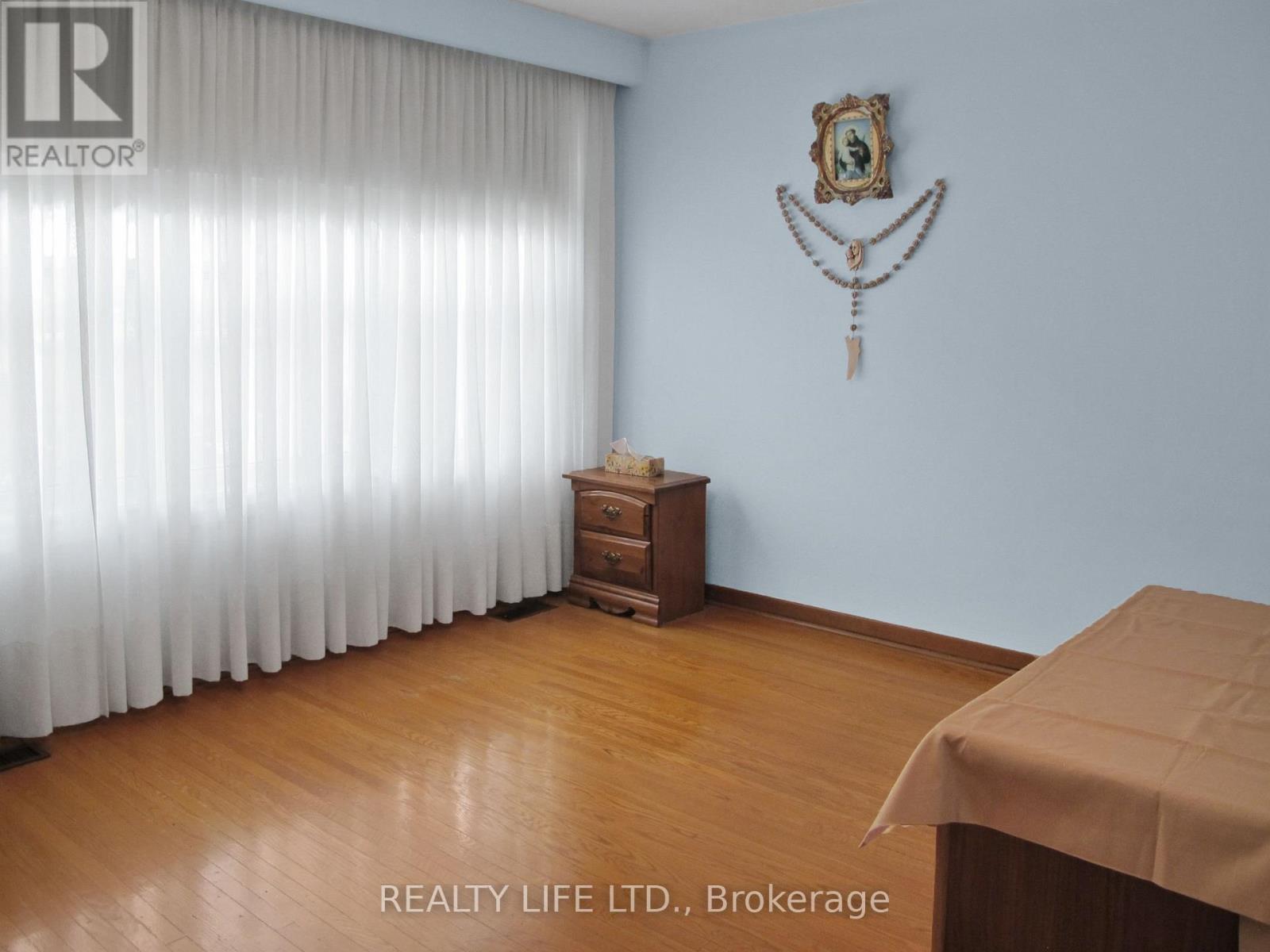 61 Cameron Avenue, Toronto, Ontario  M6M 1R1 - Photo 14 - W12492464