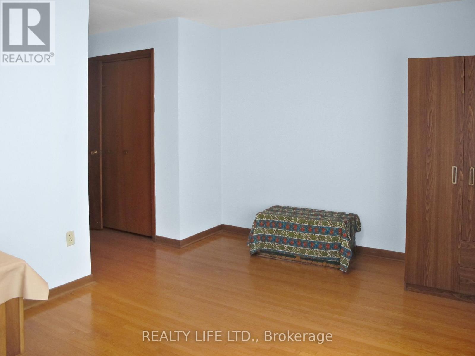 61 Cameron Avenue, Toronto, Ontario  M6M 1R1 - Photo 15 - W12492464