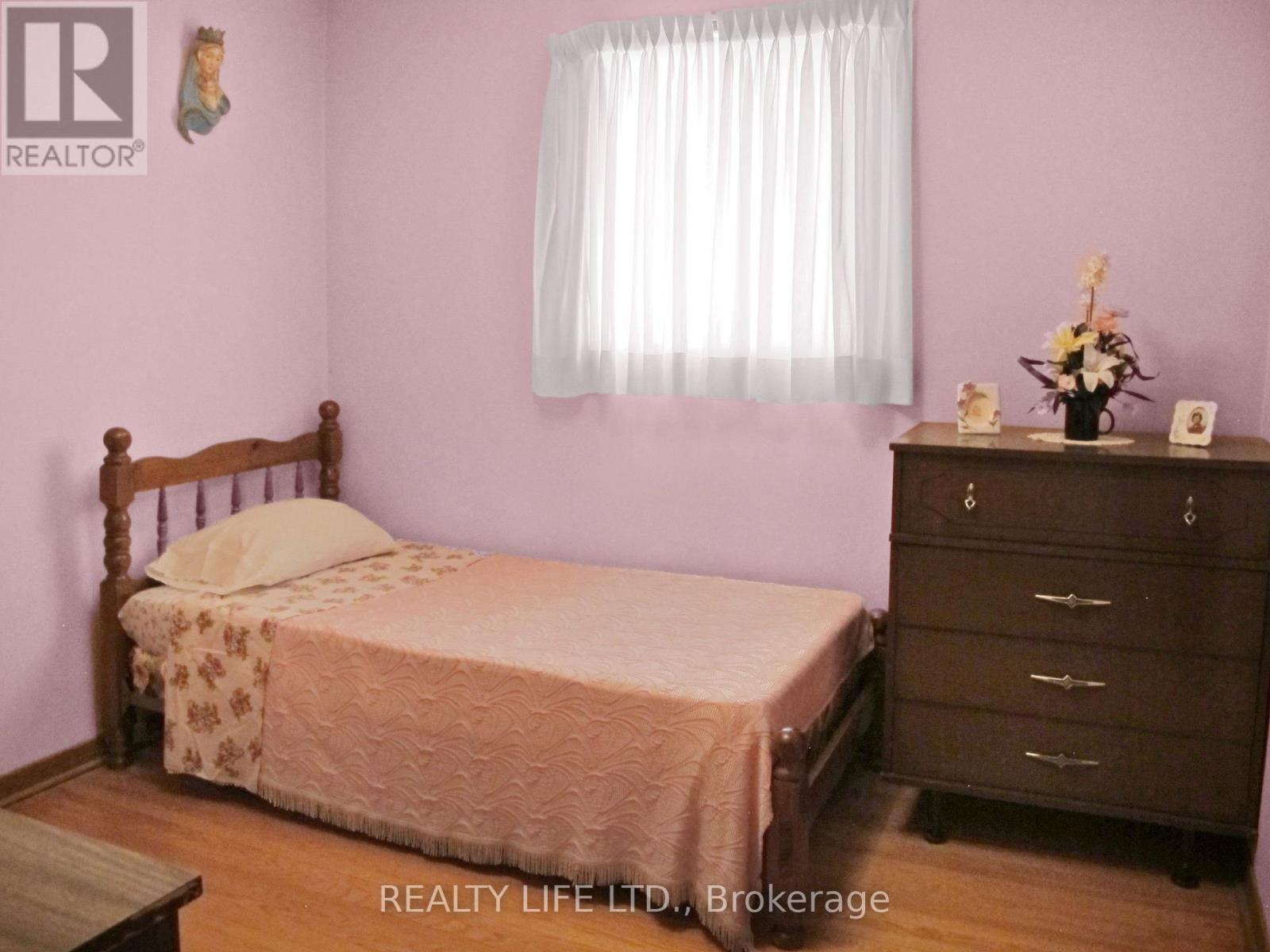 61 Cameron Avenue, Toronto, Ontario  M6M 1R1 - Photo 19 - W12492464