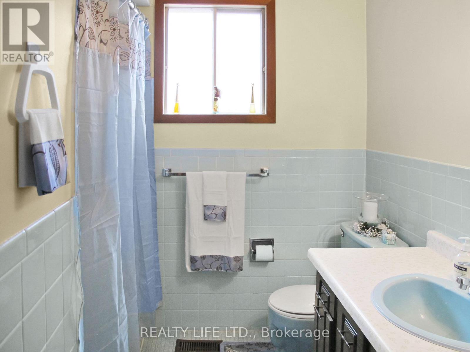 61 Cameron Avenue, Toronto, Ontario  M6M 1R1 - Photo 20 - W12492464