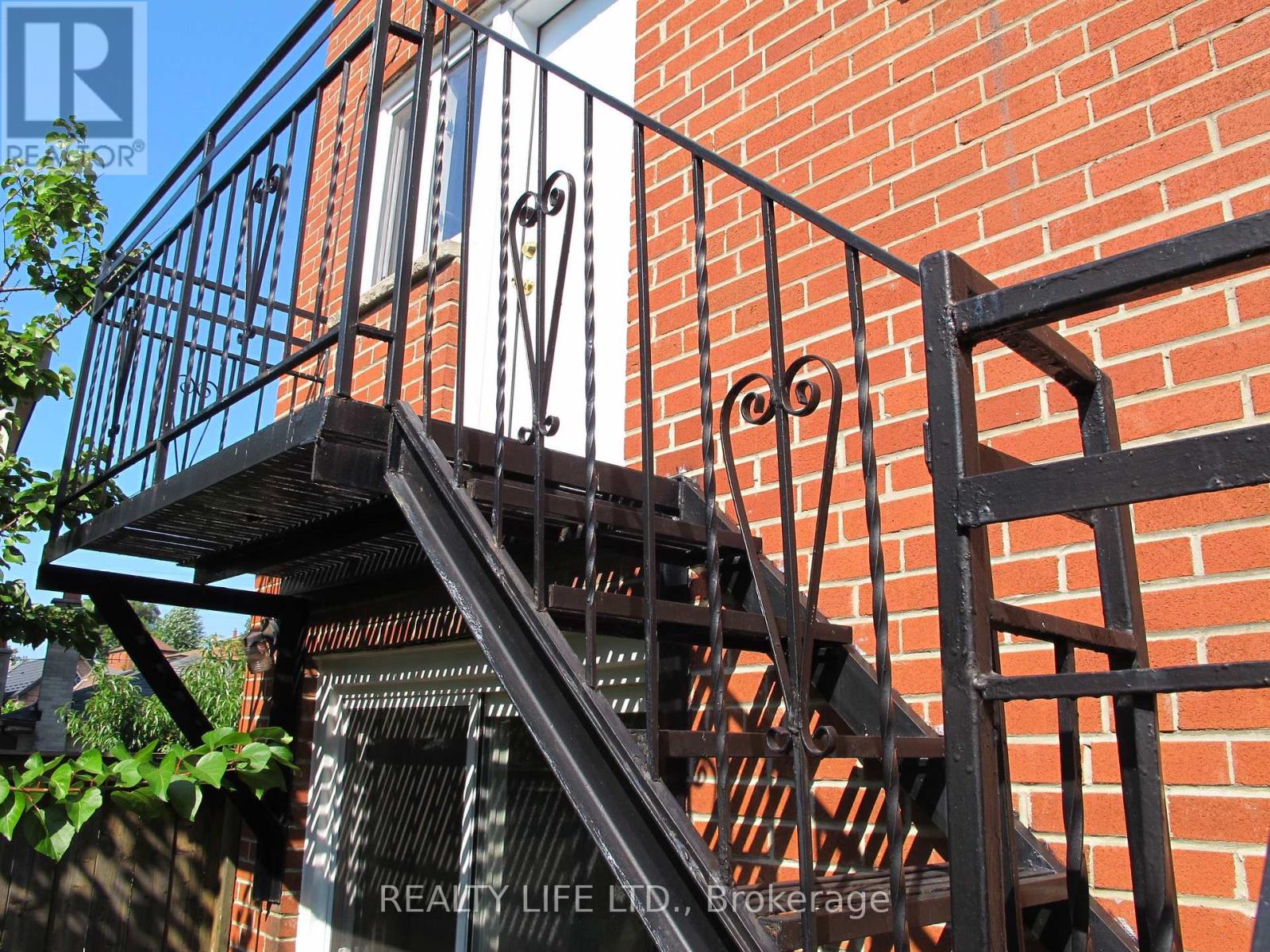 61 Cameron Avenue, Toronto, Ontario  M6M 1R1 - Photo 29 - W12492464