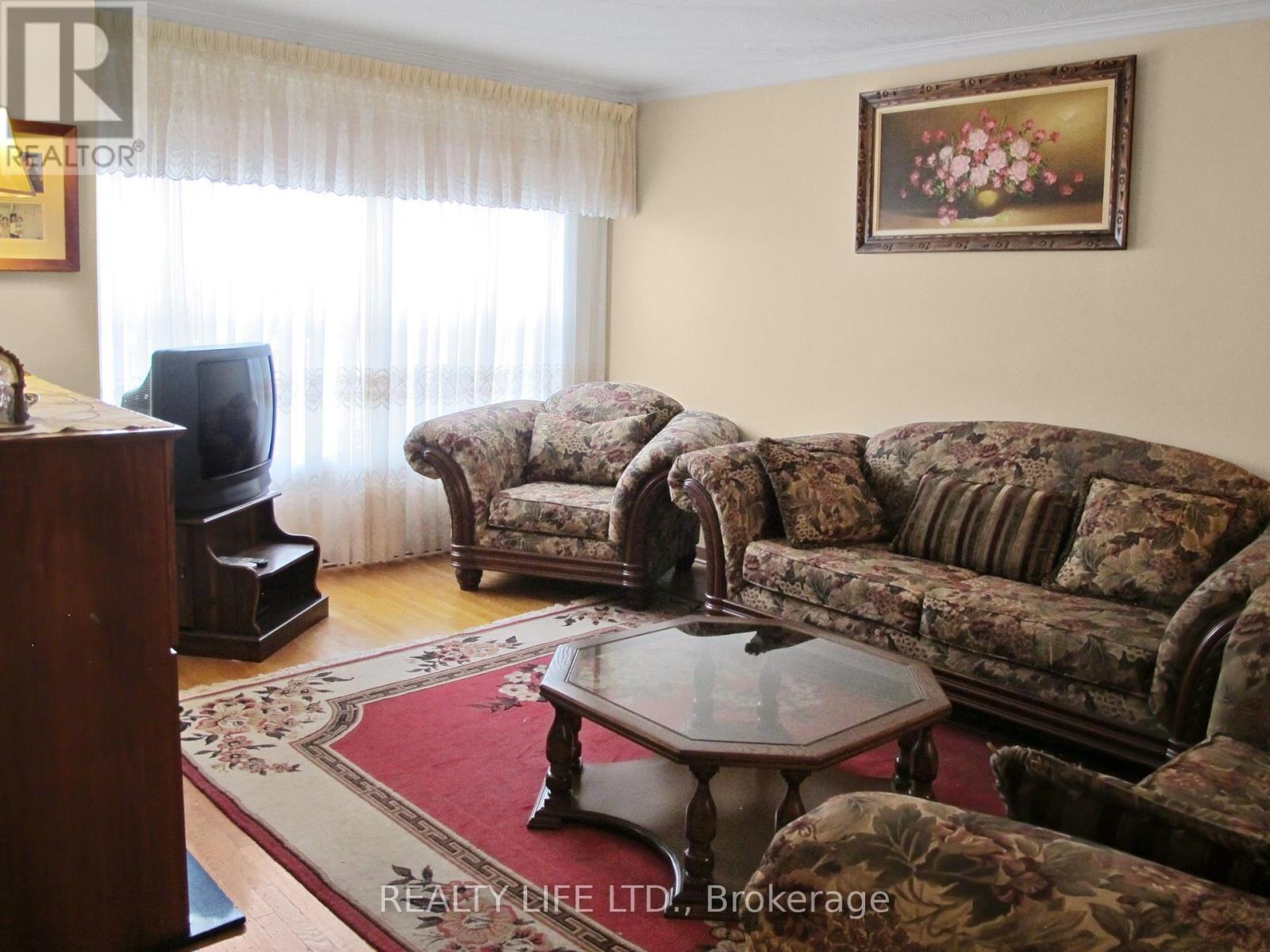 61 Cameron Avenue, Toronto, Ontario  M6M 1R1 - Photo 7 - W12492464