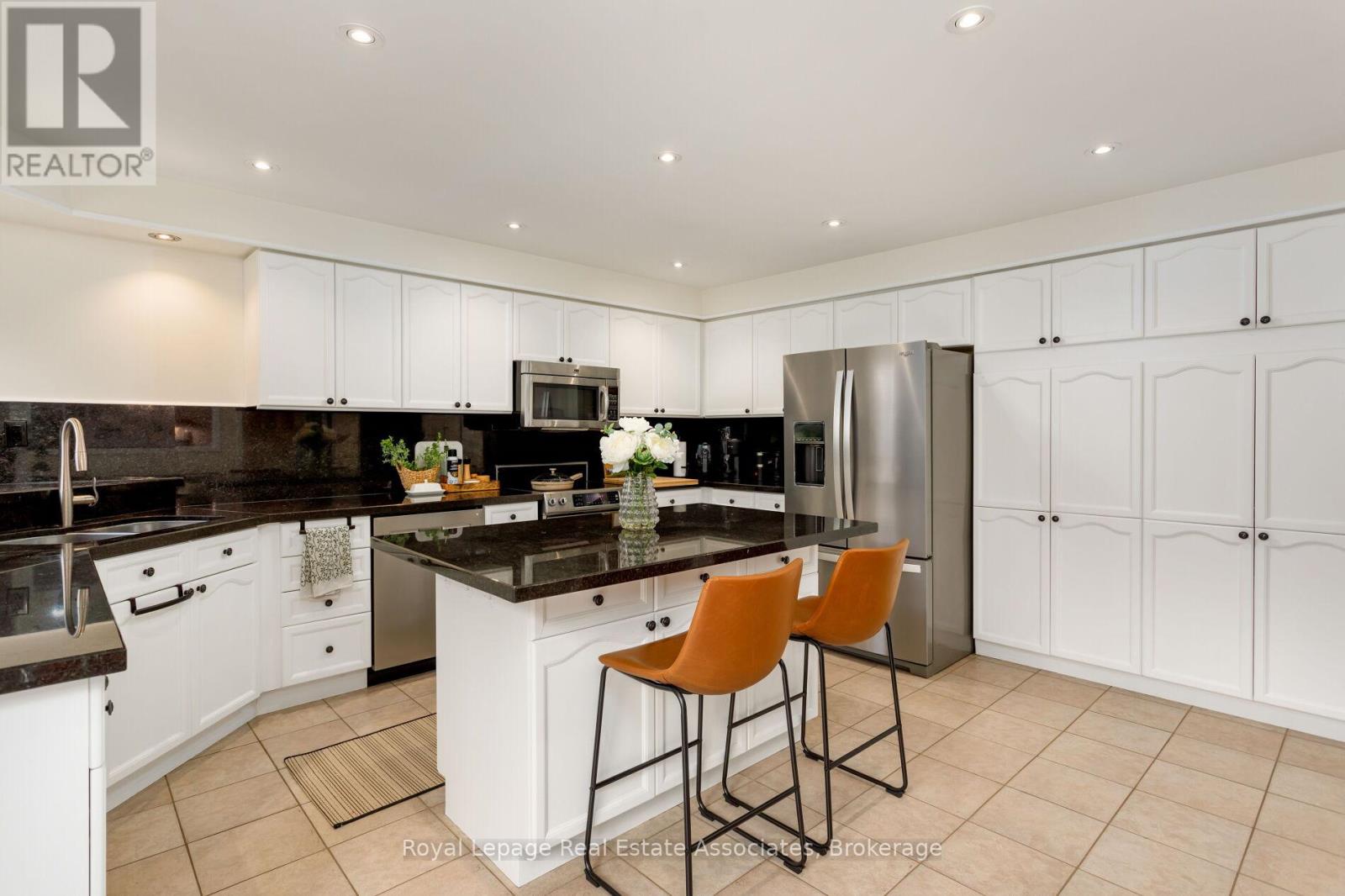 7081 Walworth Court, Mississauga, Ontario  L5N 7L4 - Photo 16 - W12492472