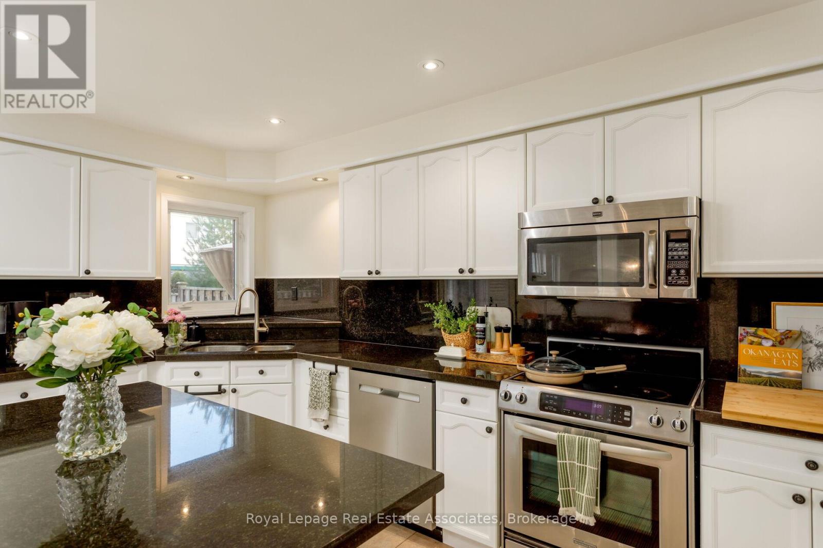 7081 Walworth Court, Mississauga, Ontario  L5N 7L4 - Photo 17 - W12492472