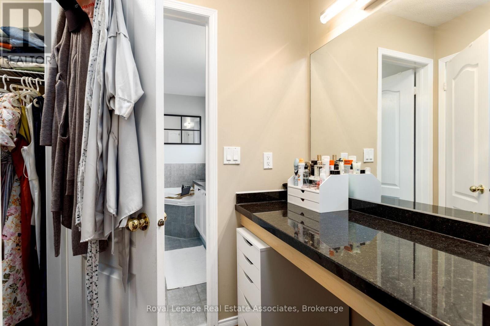 7081 Walworth Court, Mississauga, Ontario  L5N 7L4 - Photo 34 - W12492472