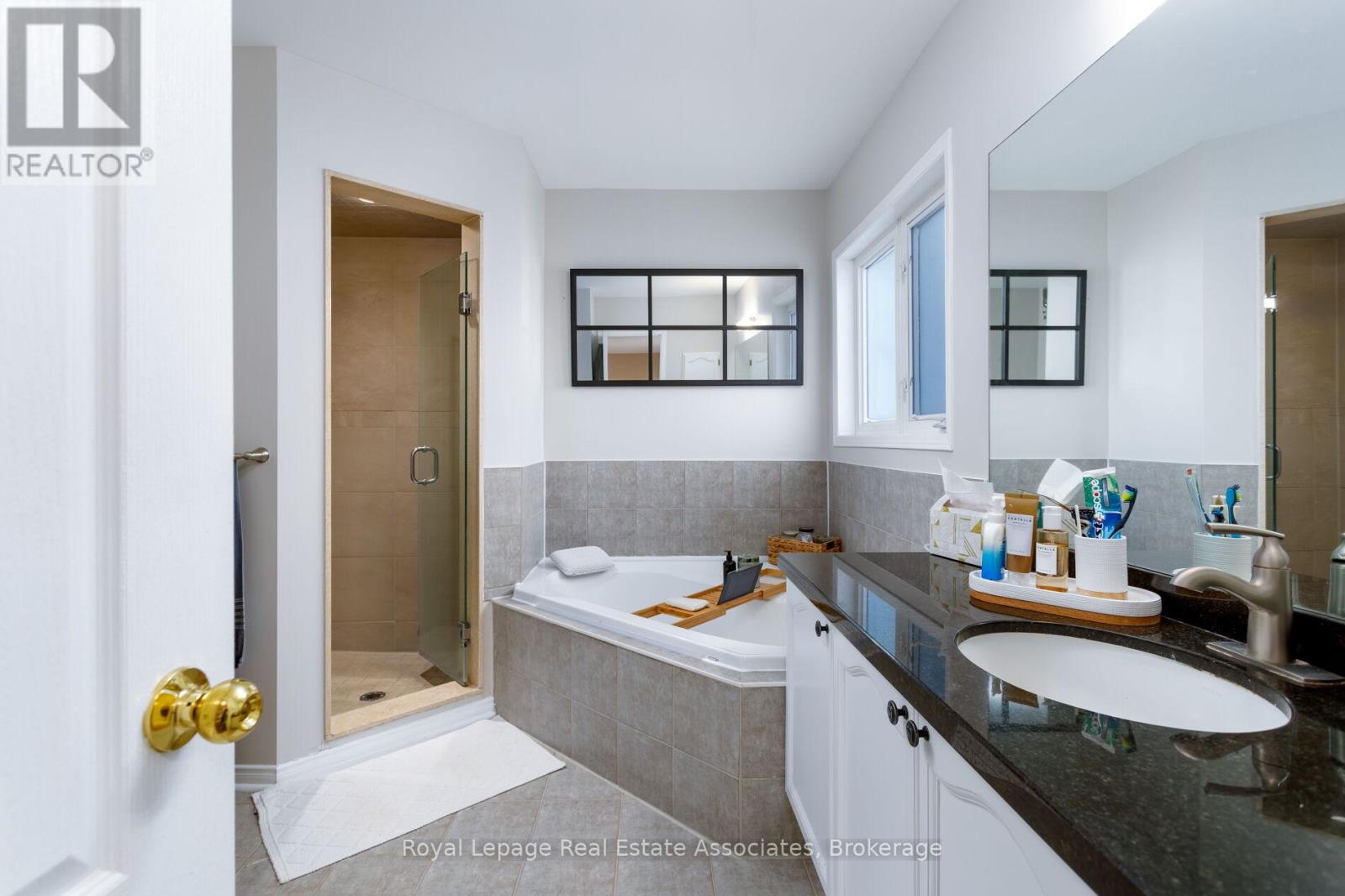 7081 Walworth Court, Mississauga, Ontario  L5N 7L4 - Photo 35 - W12492472