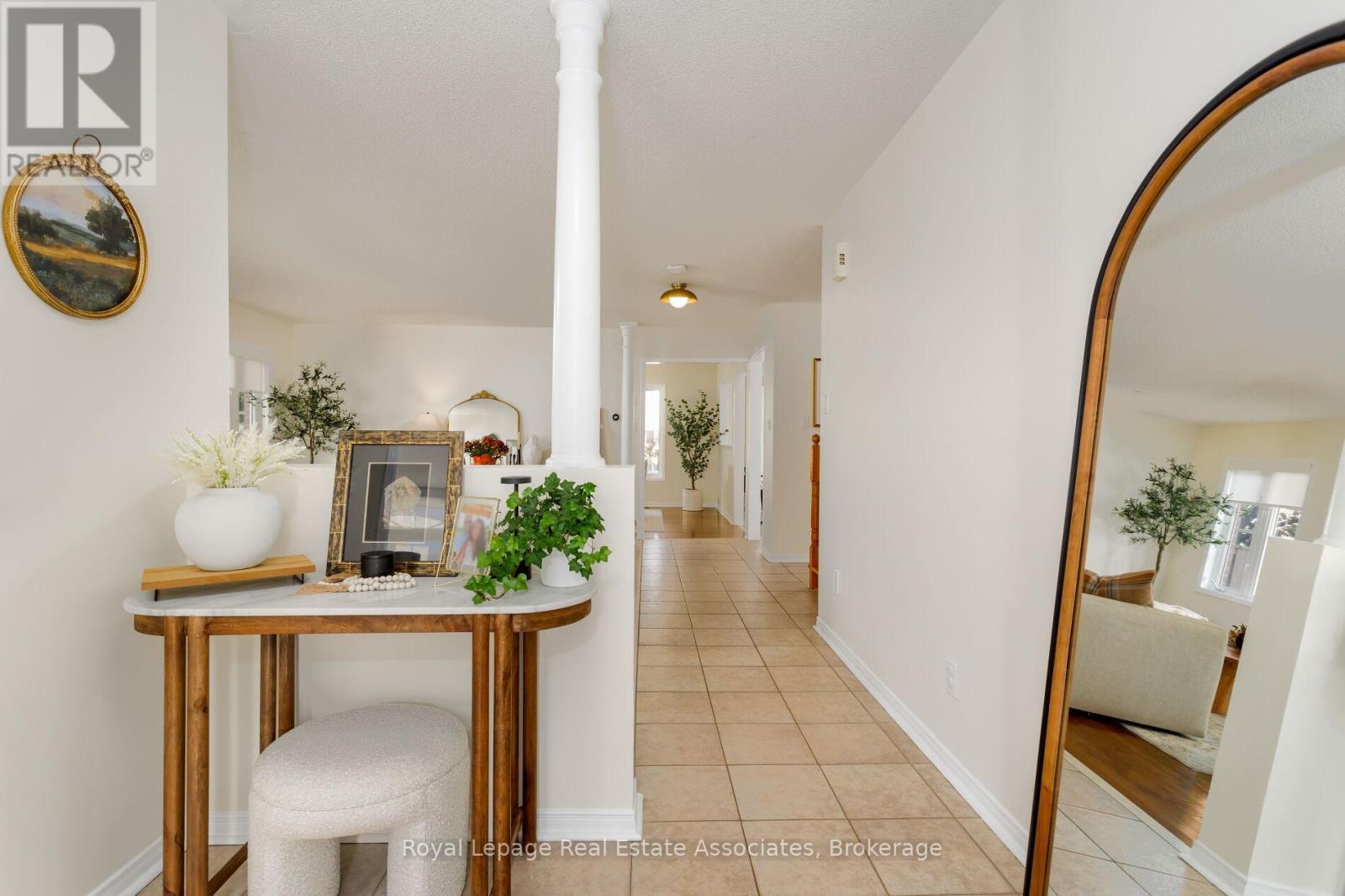 7081 Walworth Court, Mississauga, Ontario  L5N 7L4 - Photo 4 - W12492472