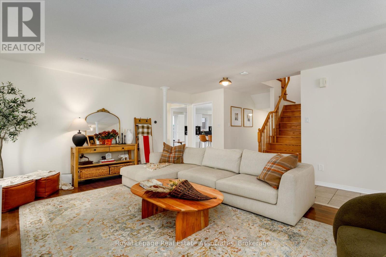 7081 Walworth Court, Mississauga, Ontario  L5N 7L4 - Photo 8 - W12492472