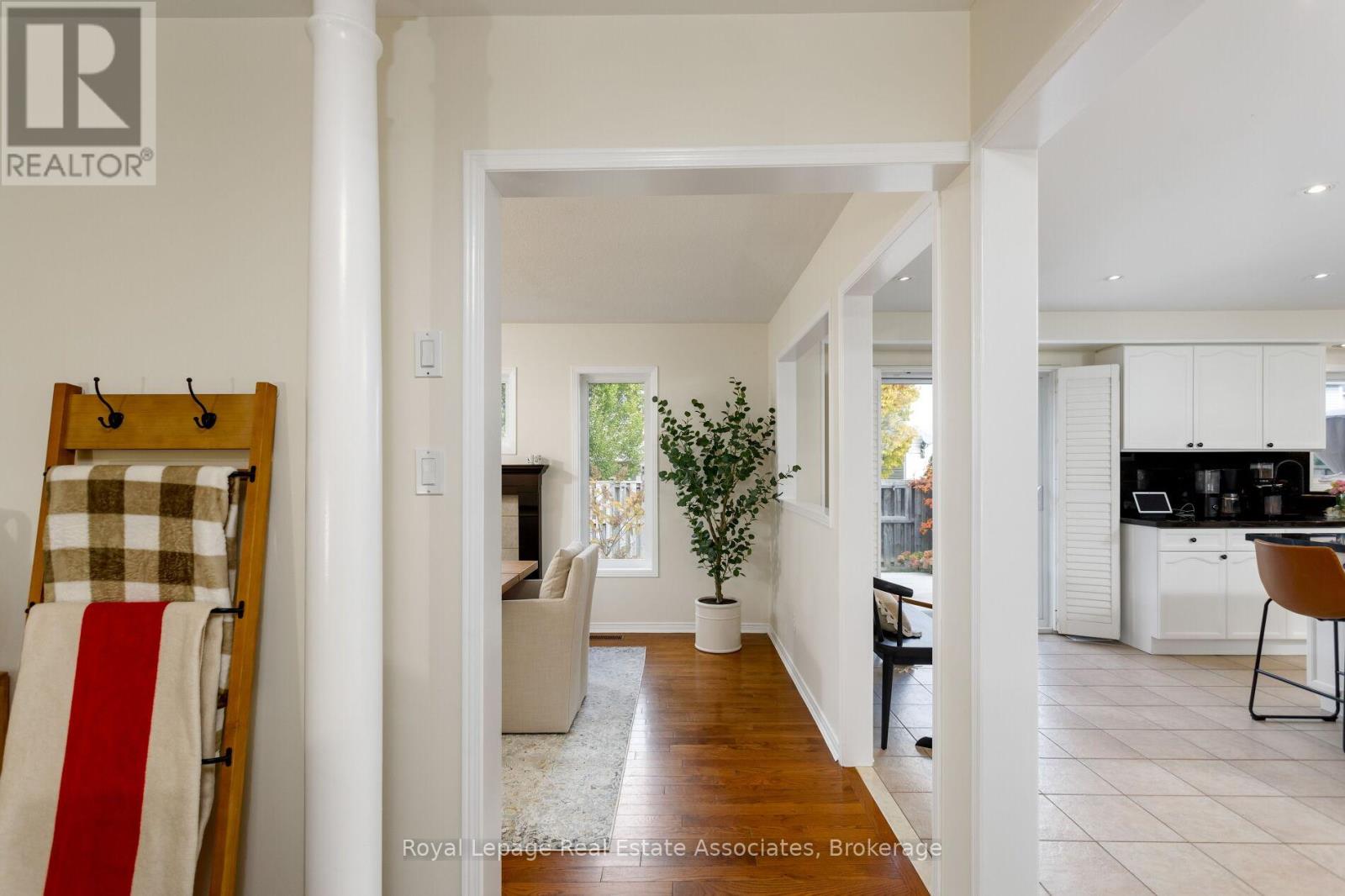 7081 Walworth Court, Mississauga, Ontario  L5N 7L4 - Photo 9 - W12492472