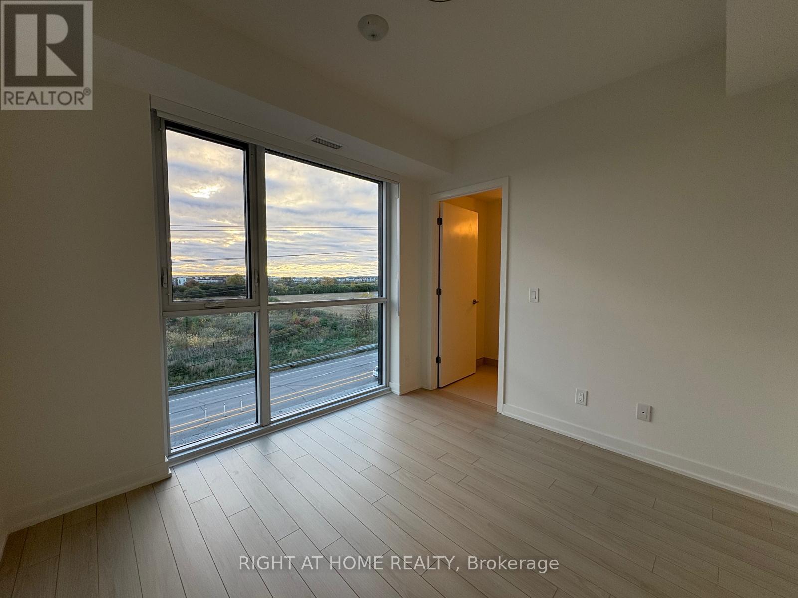 410 - 3071 Trafalgar Road, Oakville, Ontario  L6H 8C5 - Photo 14 - W12492494