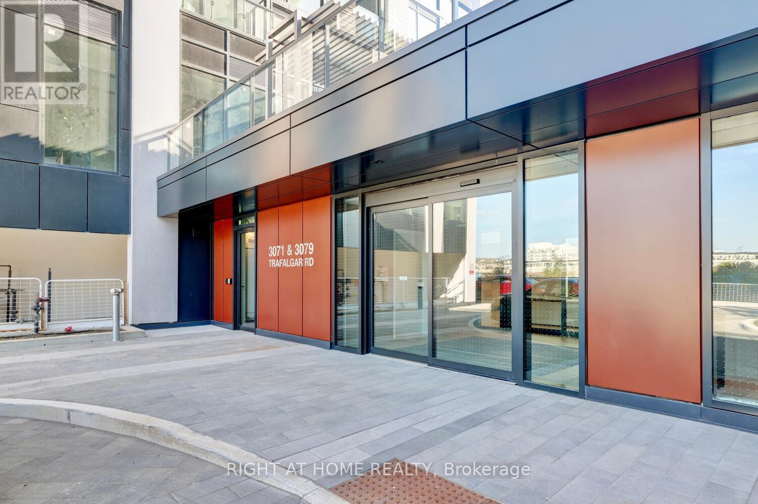 410 - 3071 Trafalgar Road, Oakville, Ontario  L6H 8C5 - Photo 3 - W12492494