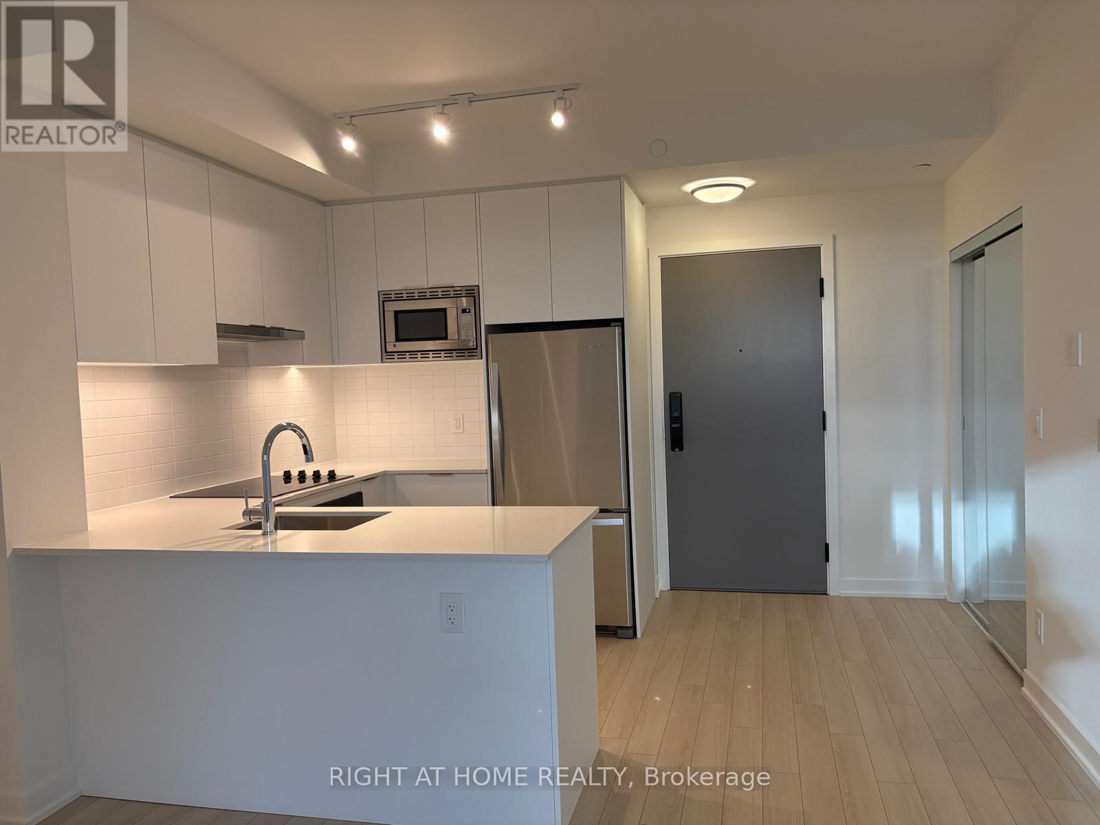 410 - 3071 Trafalgar Road, Oakville, Ontario  L6H 8C5 - Photo 7 - W12492494