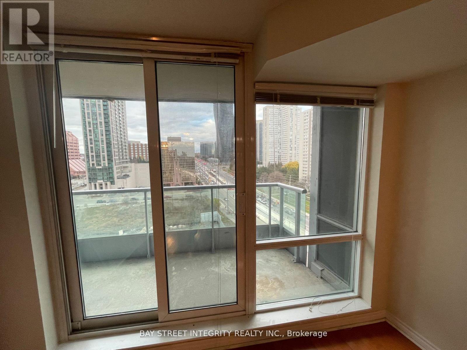 1010 - 1 Elm Drive, Mississauga, Ontario  L5B 4M1 - Photo 10 - W12492526