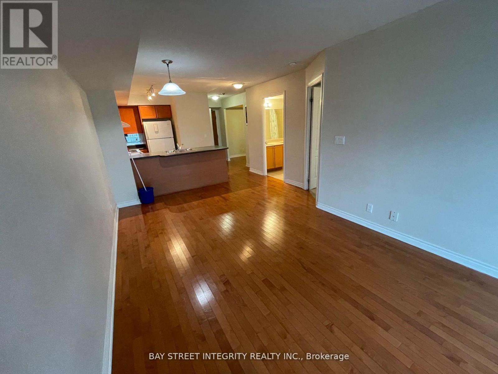 1010 - 1 Elm Drive, Mississauga, Ontario  L5B 4M1 - Photo 11 - W12492526