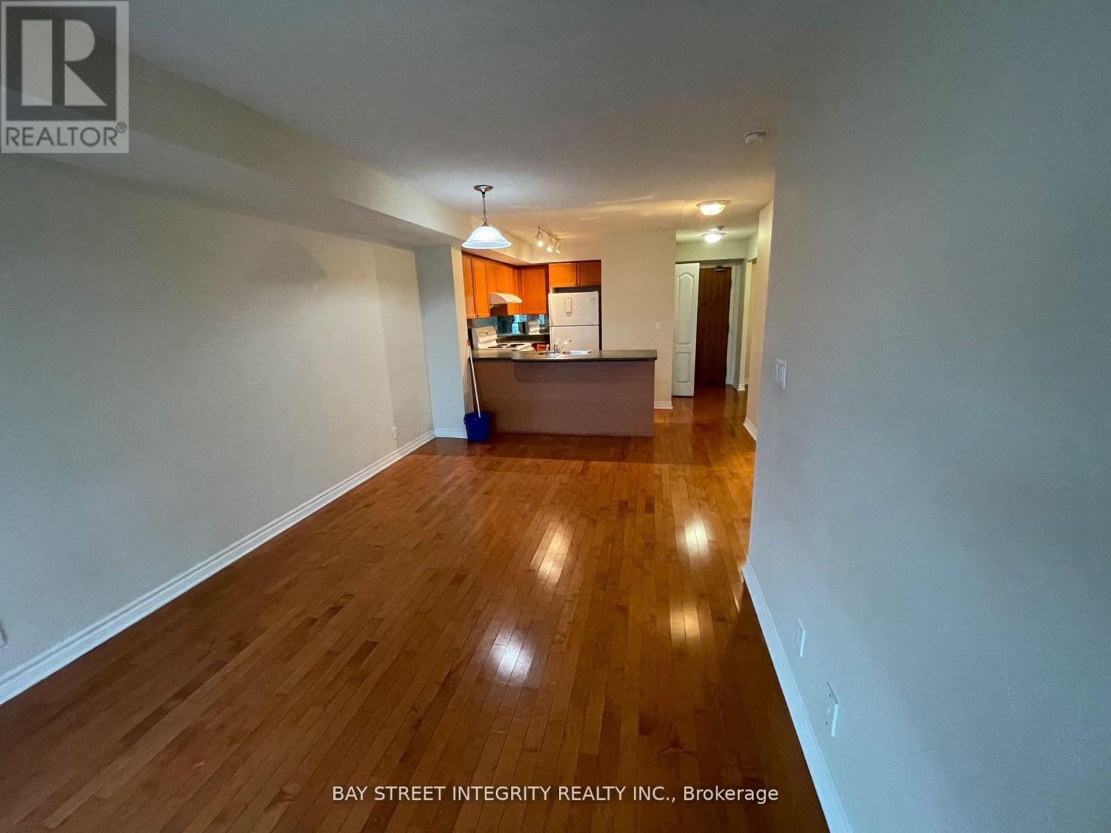 1010 - 1 Elm Drive, Mississauga, Ontario  L5B 4M1 - Photo 3 - W12492526